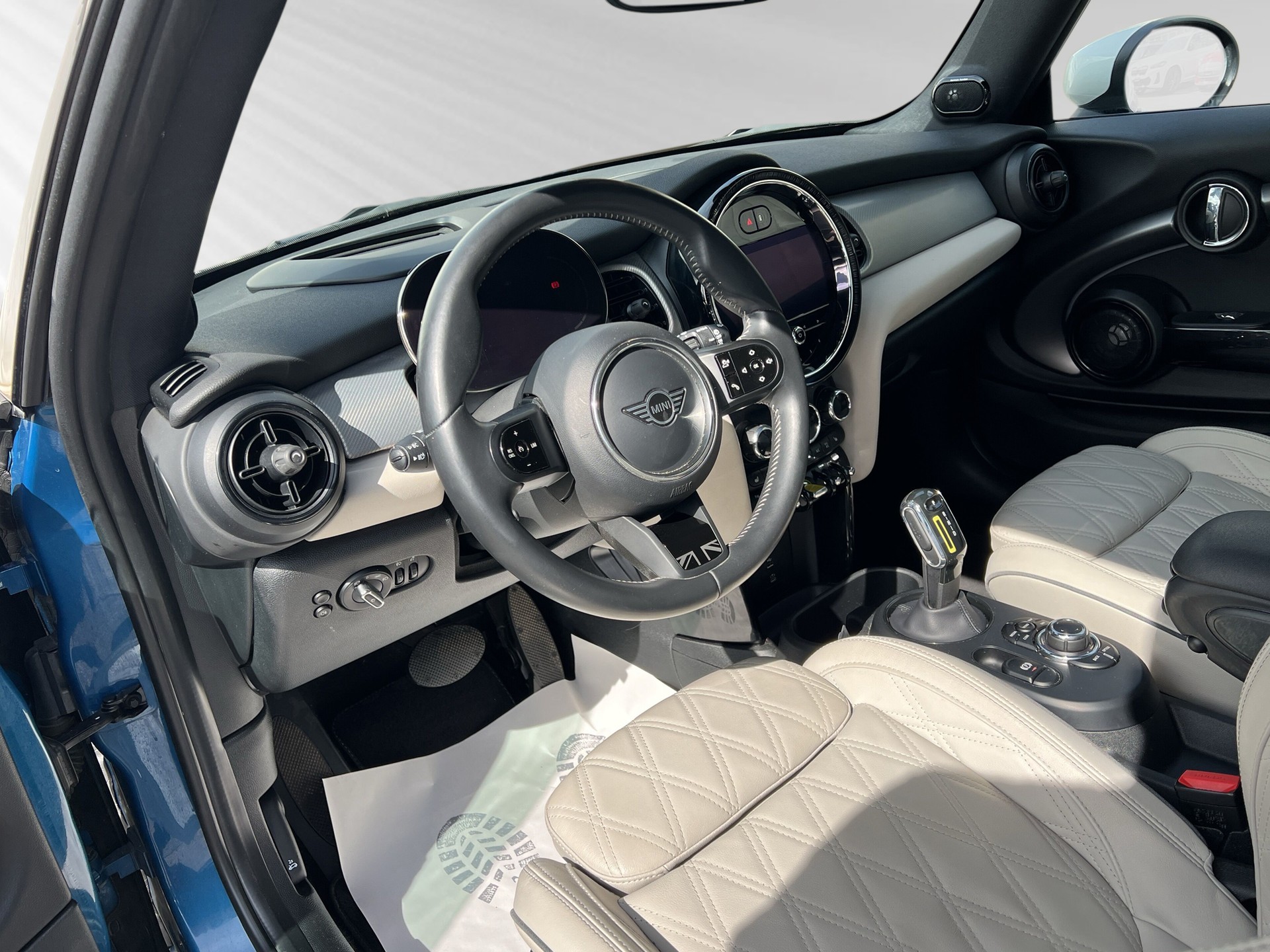 MINI Cooper SE Mosaert Edition-image-3