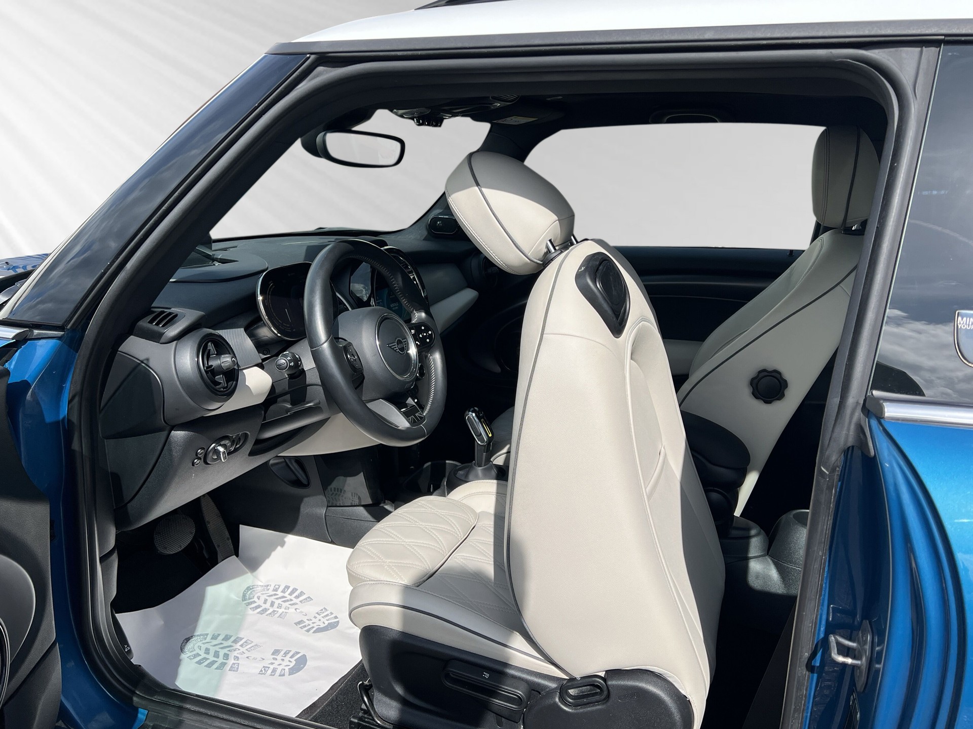 MINI Cooper SE Mosaert Edition-image-5