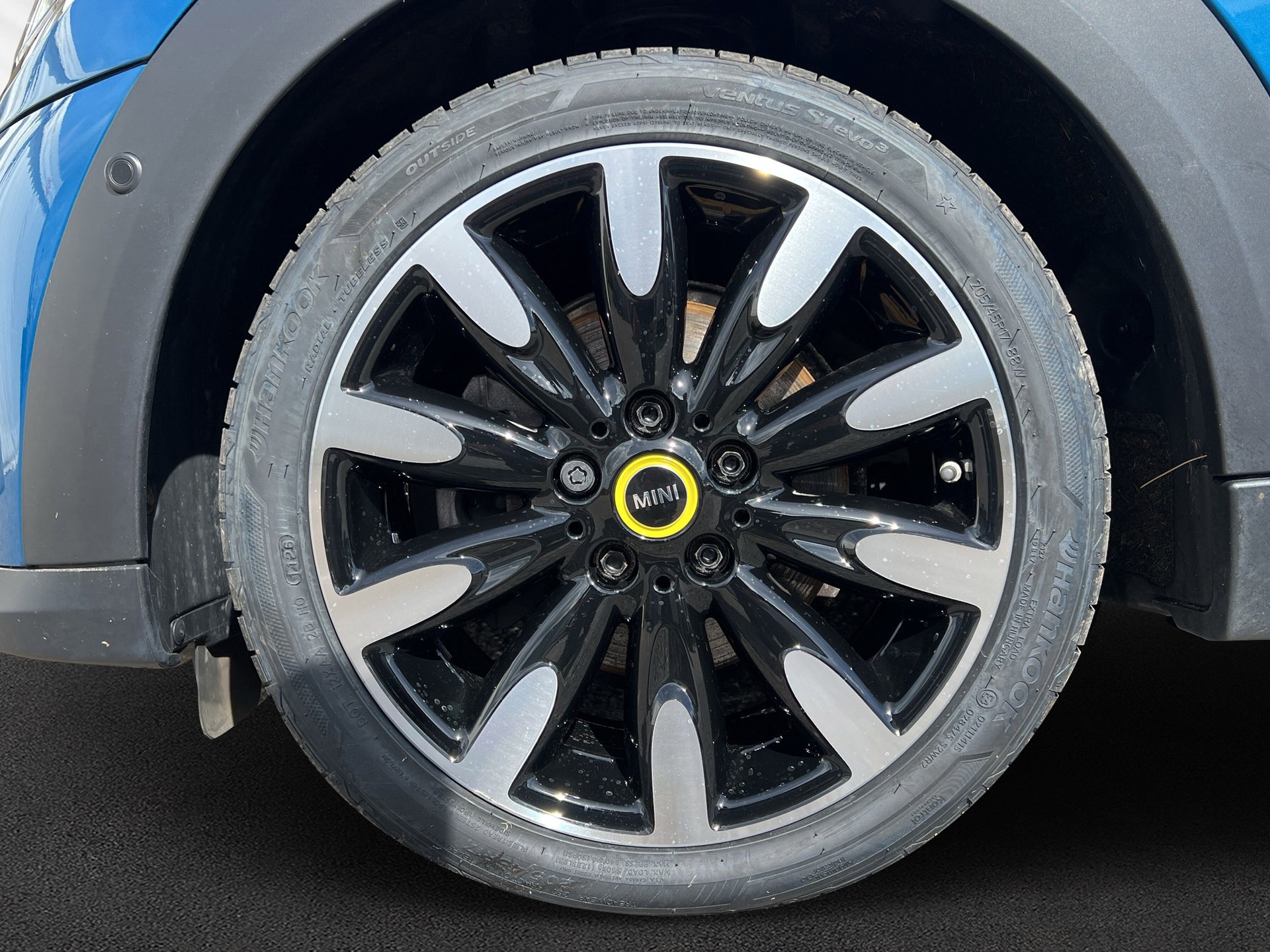 MINI Cooper SE Mosaert Edition-image-8