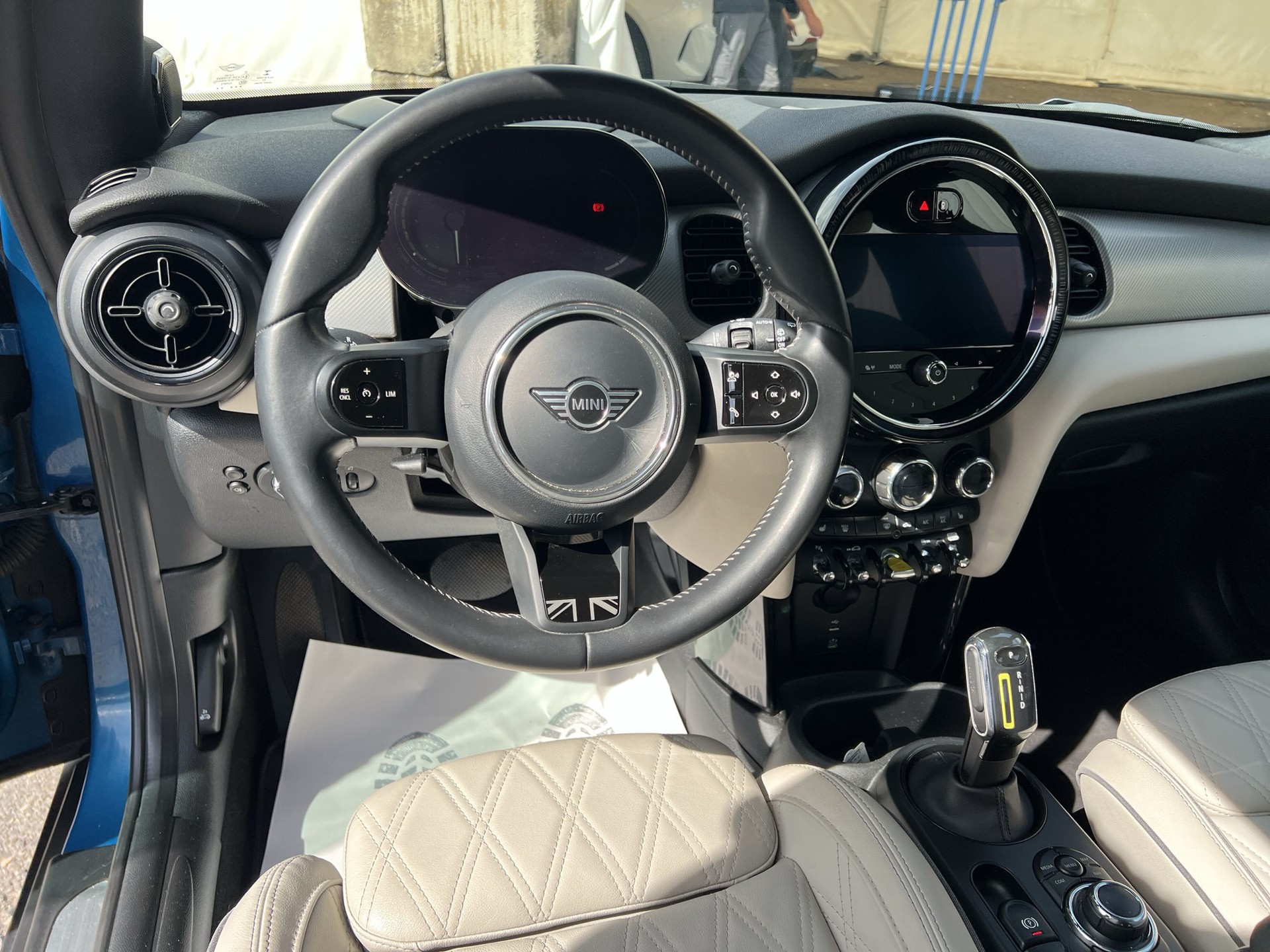MINI Cooper SE Mosaert Edition-image-10