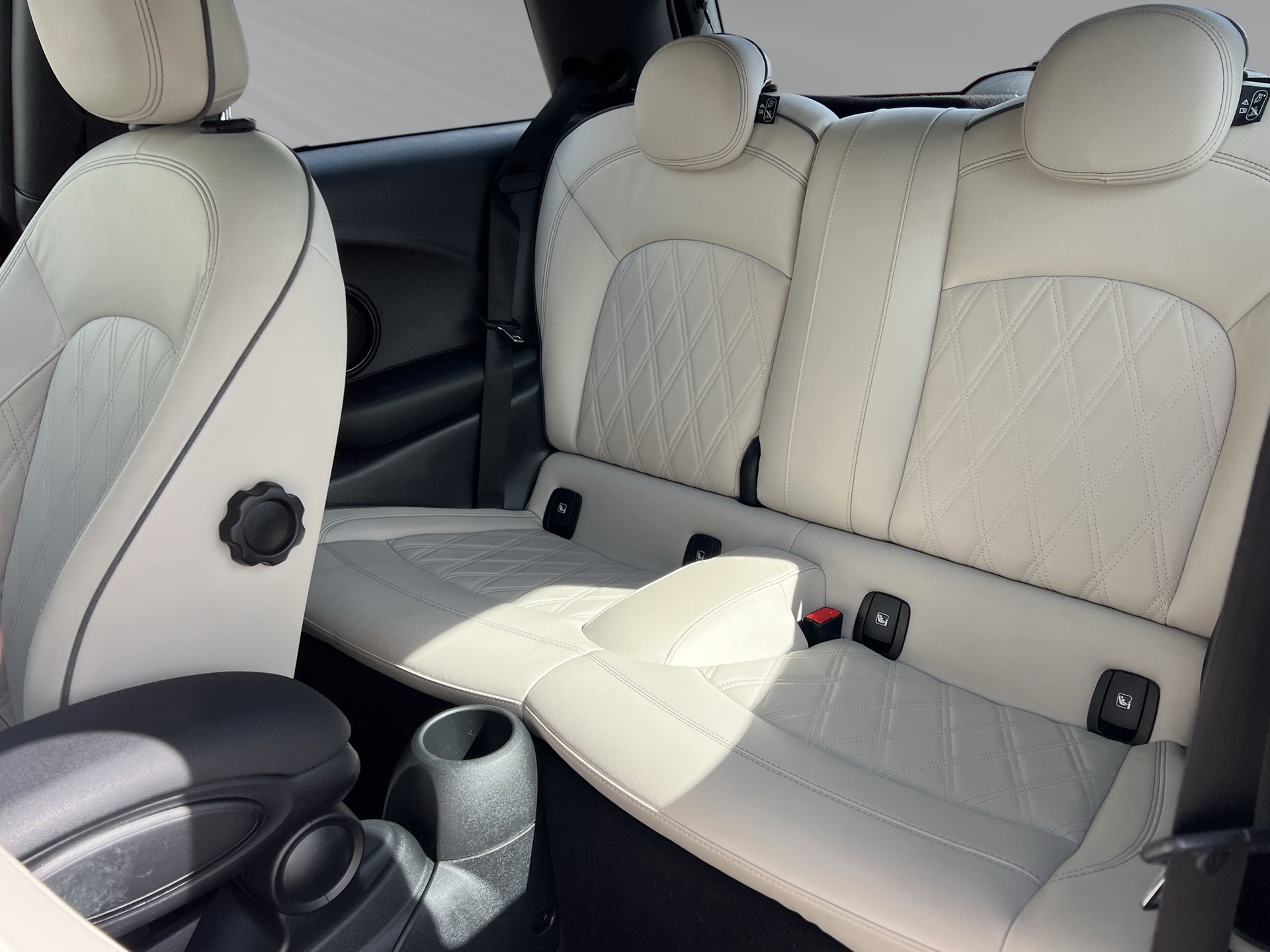 MINI Cooper SE Mosaert Edition-image-6