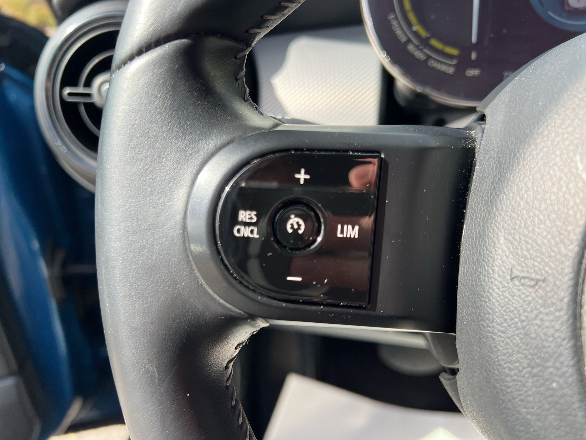 MINI Cooper SE Mosaert Edition-image-13