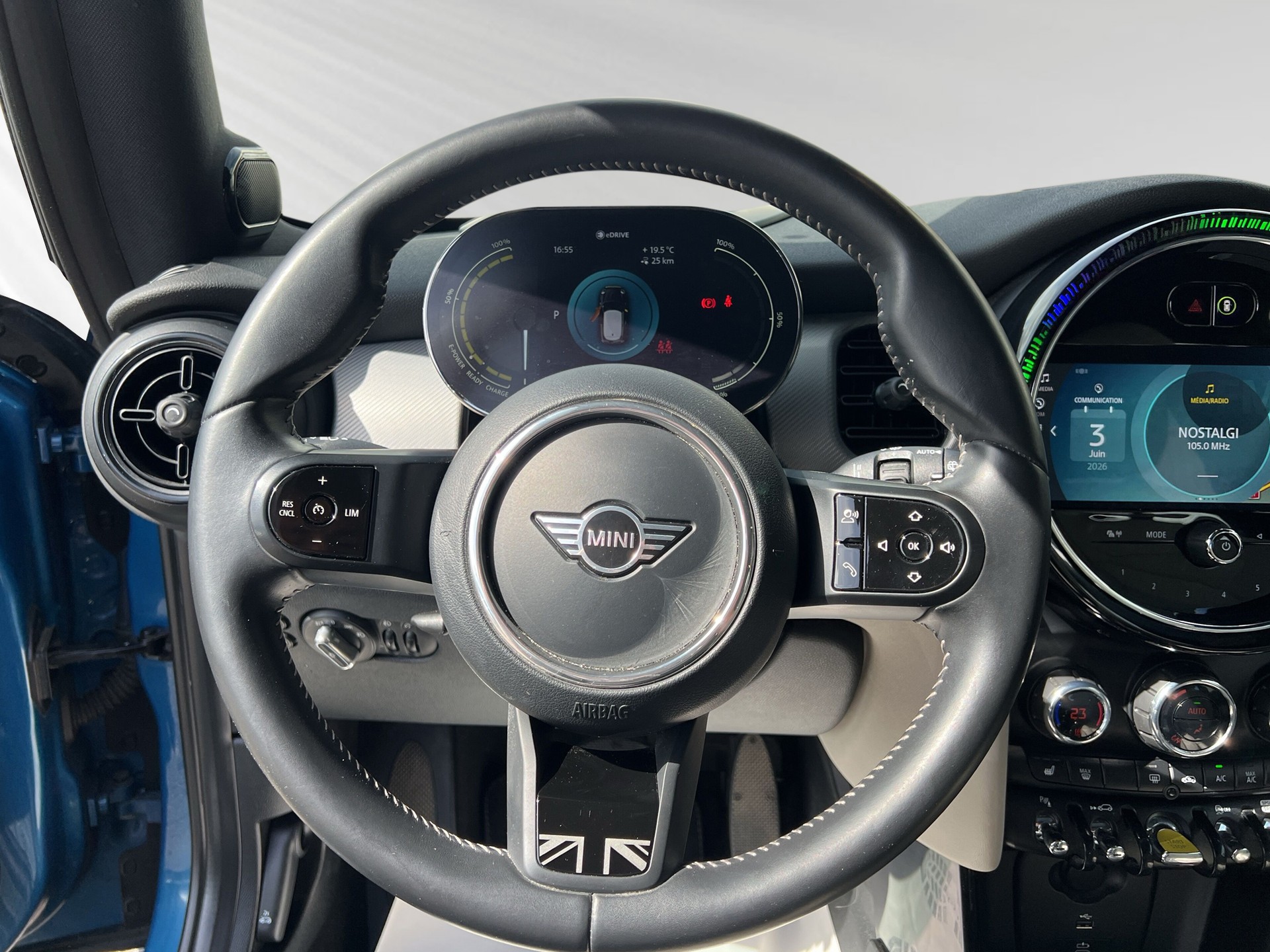 MINI Cooper SE Mosaert Edition-image-4