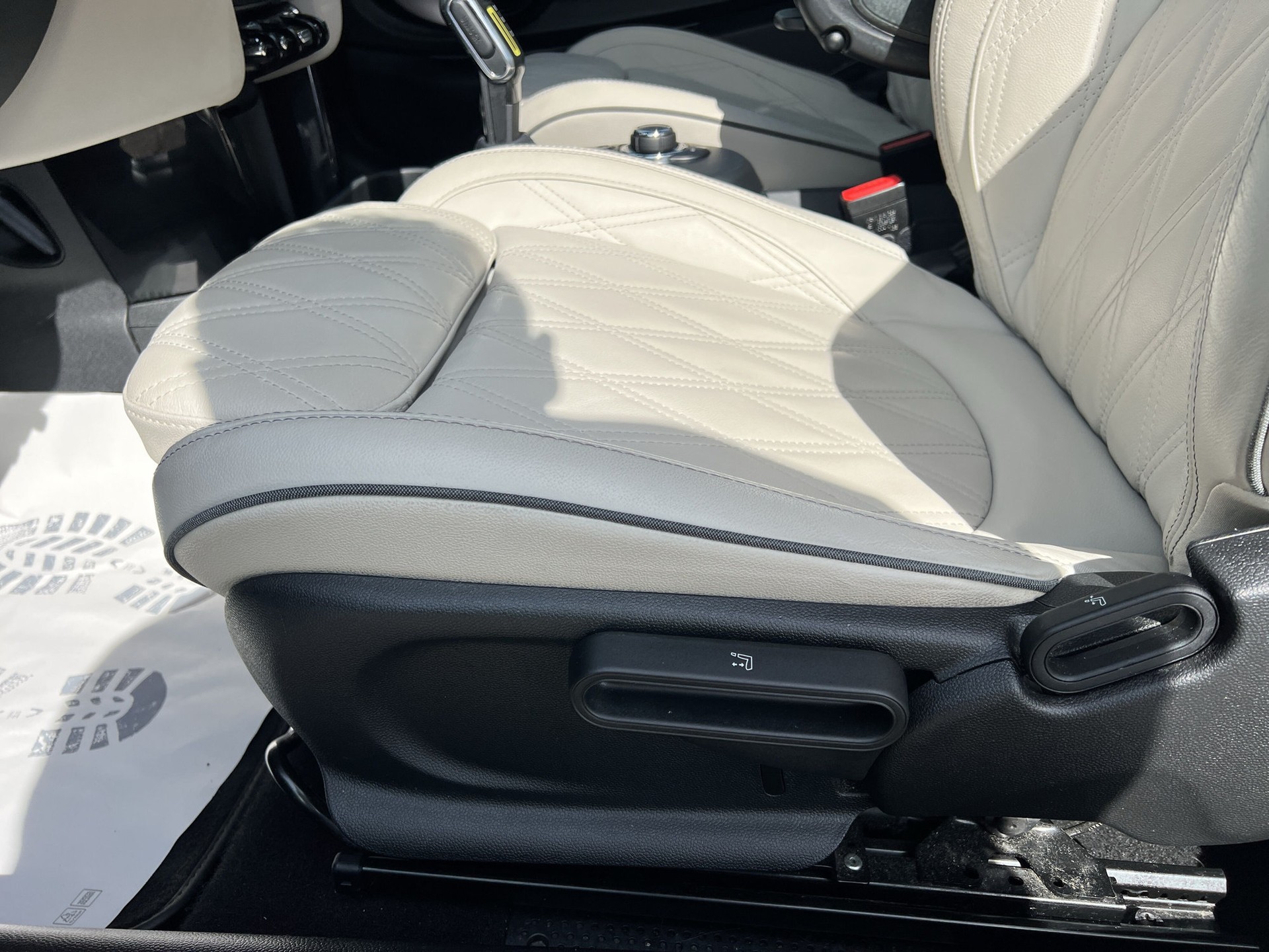 MINI Cooper SE Mosaert Edition-image-17