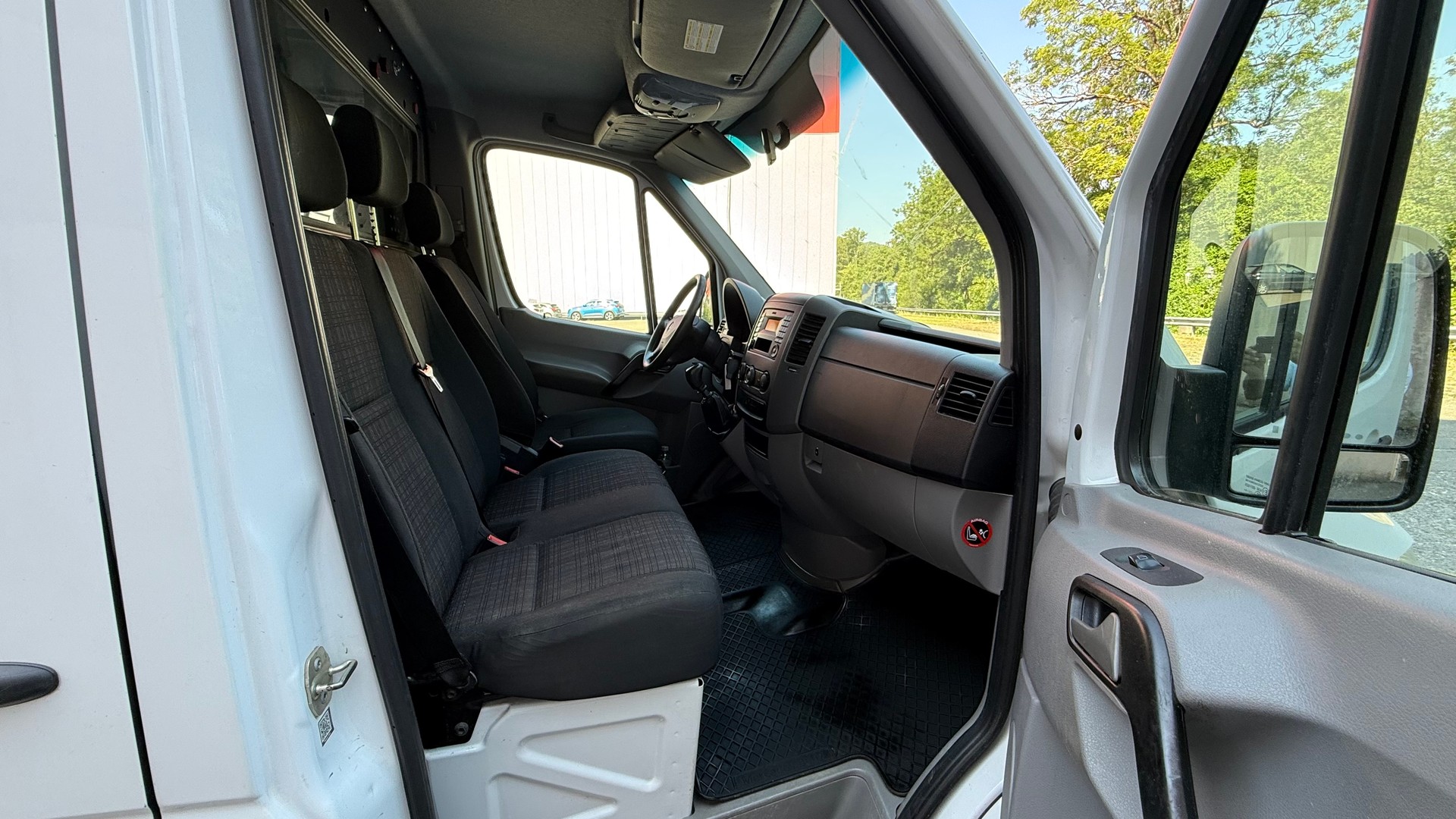 MERCEDES-BENZ Sprinter 316 NGT Standard klimatisiert mit Schranke-image-9