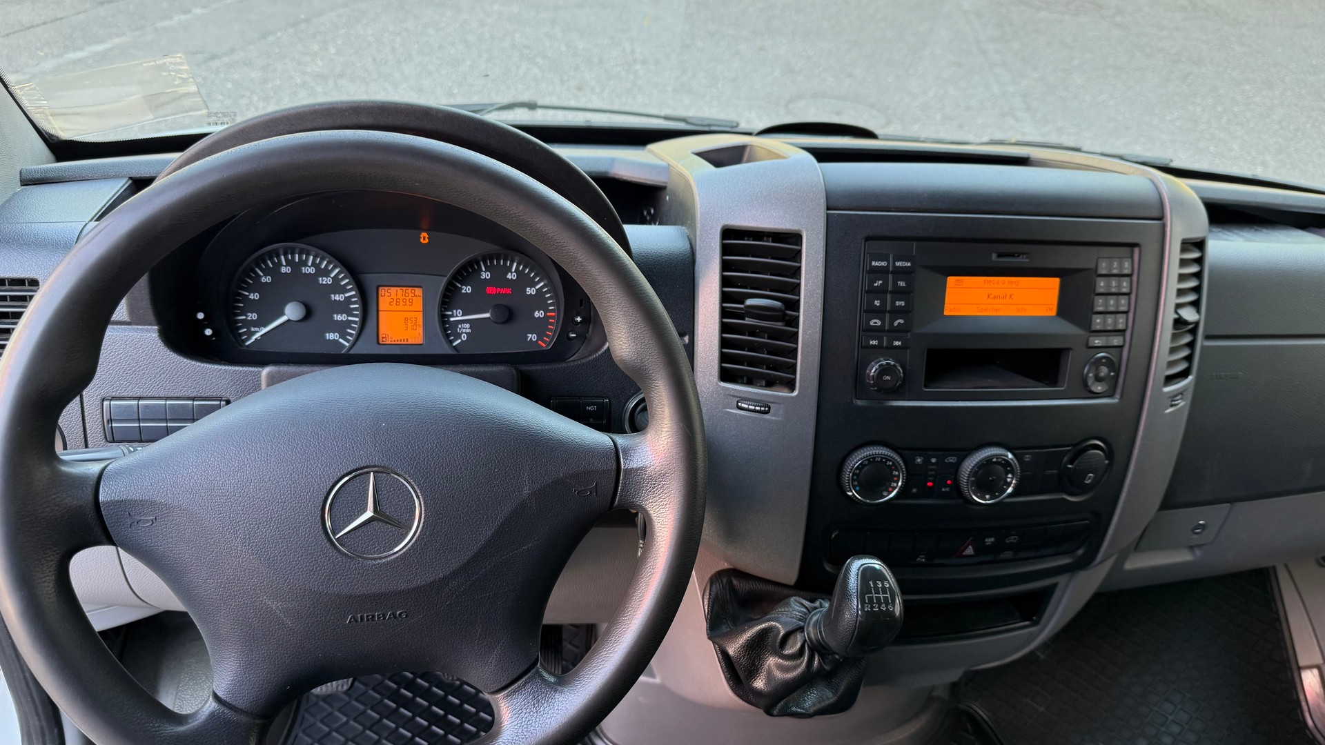 MERCEDES-BENZ Sprinter 316 NGT Standard klimatisiert mit Schranke-image-8