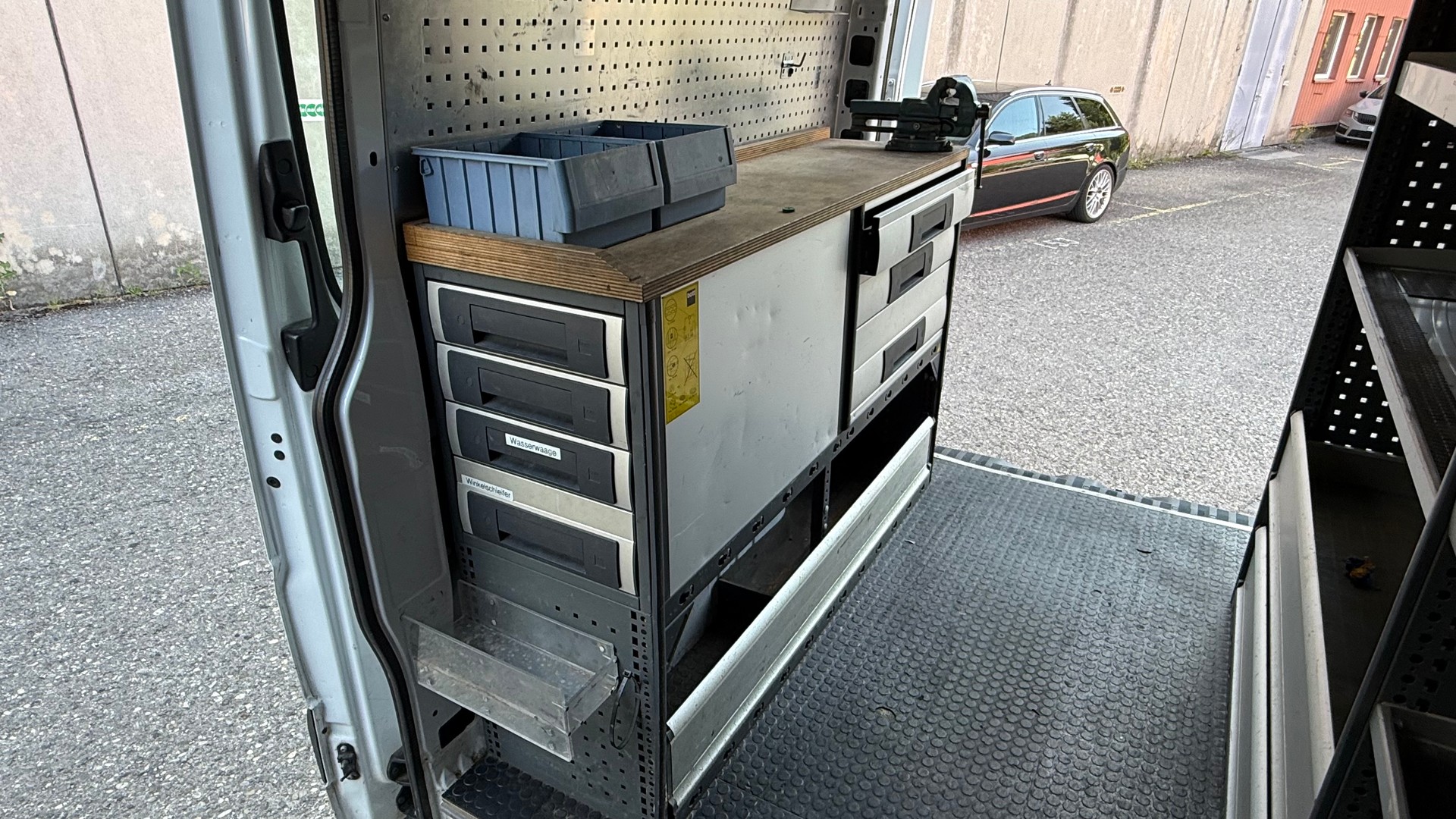 MERCEDES-BENZ Sprinter 316 NGT Standard klimatisiert mit Schranke-image-14