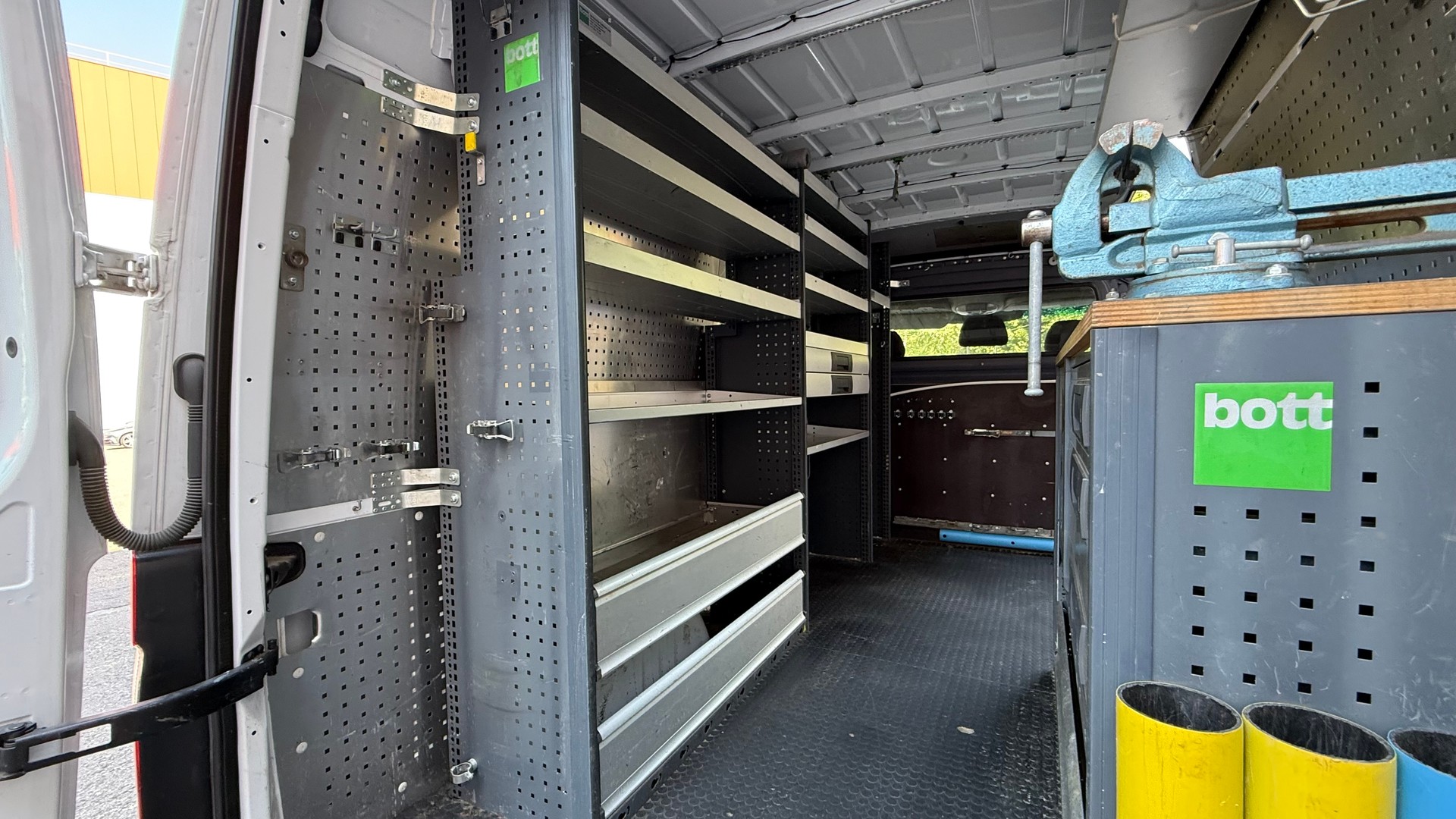 MERCEDES-BENZ Sprinter 316 NGT Standard klimatisiert mit Schranke-image-11