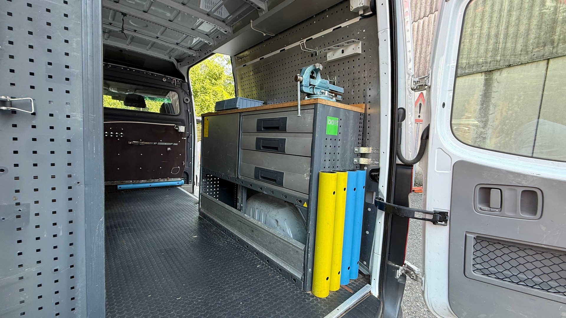 MERCEDES-BENZ Sprinter 316 NGT Standard klimatisiert mit Schranke-image-12