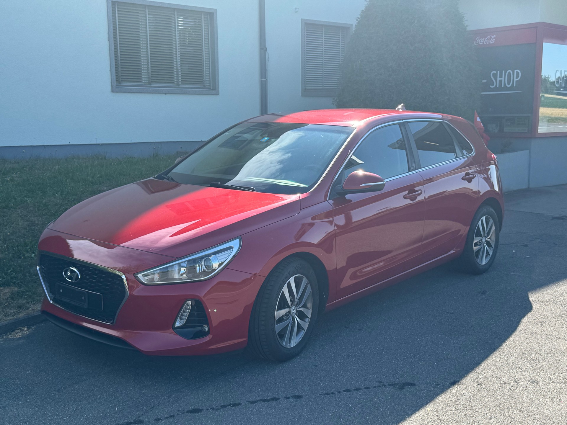 HYUNDAI i30 1.4 T-GDi Amplia-image-0