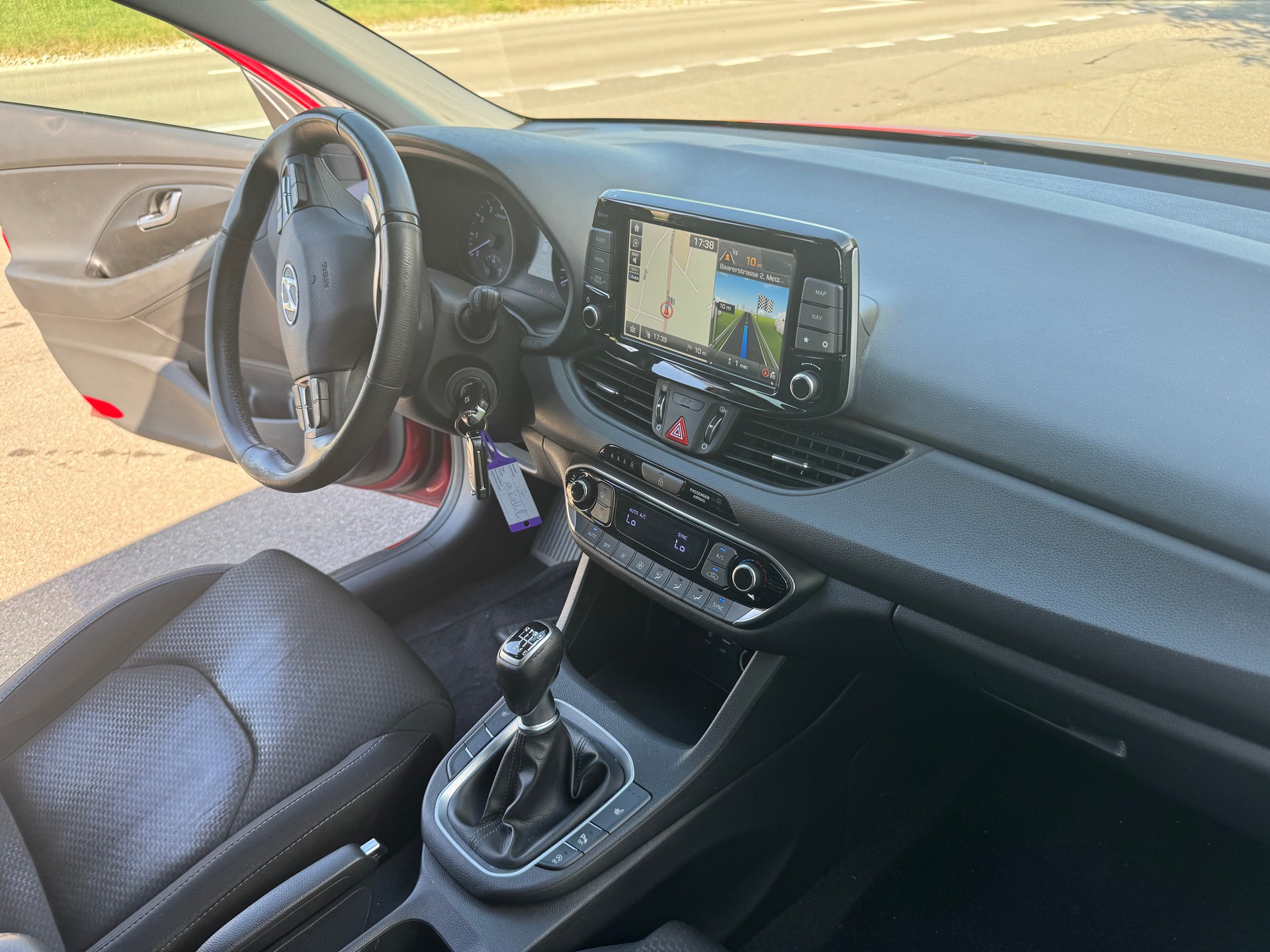 HYUNDAI i30 1.4 T-GDi Amplia-image-11