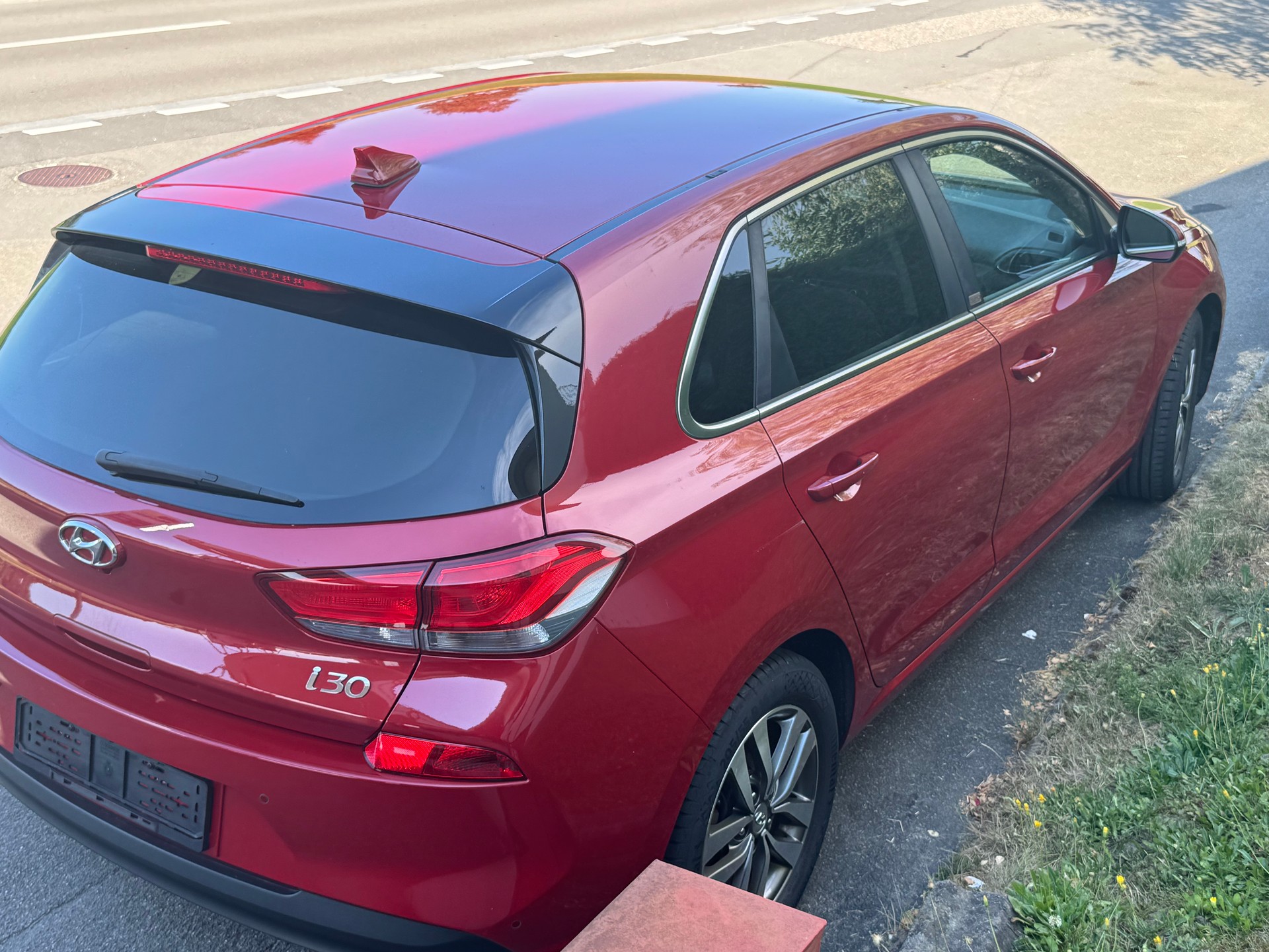 HYUNDAI i30 1.4 T-GDi Amplia-image-2