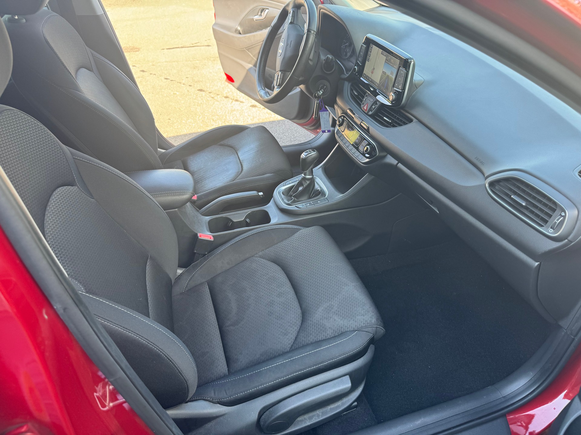 HYUNDAI i30 1.4 T-GDi Amplia-image-10