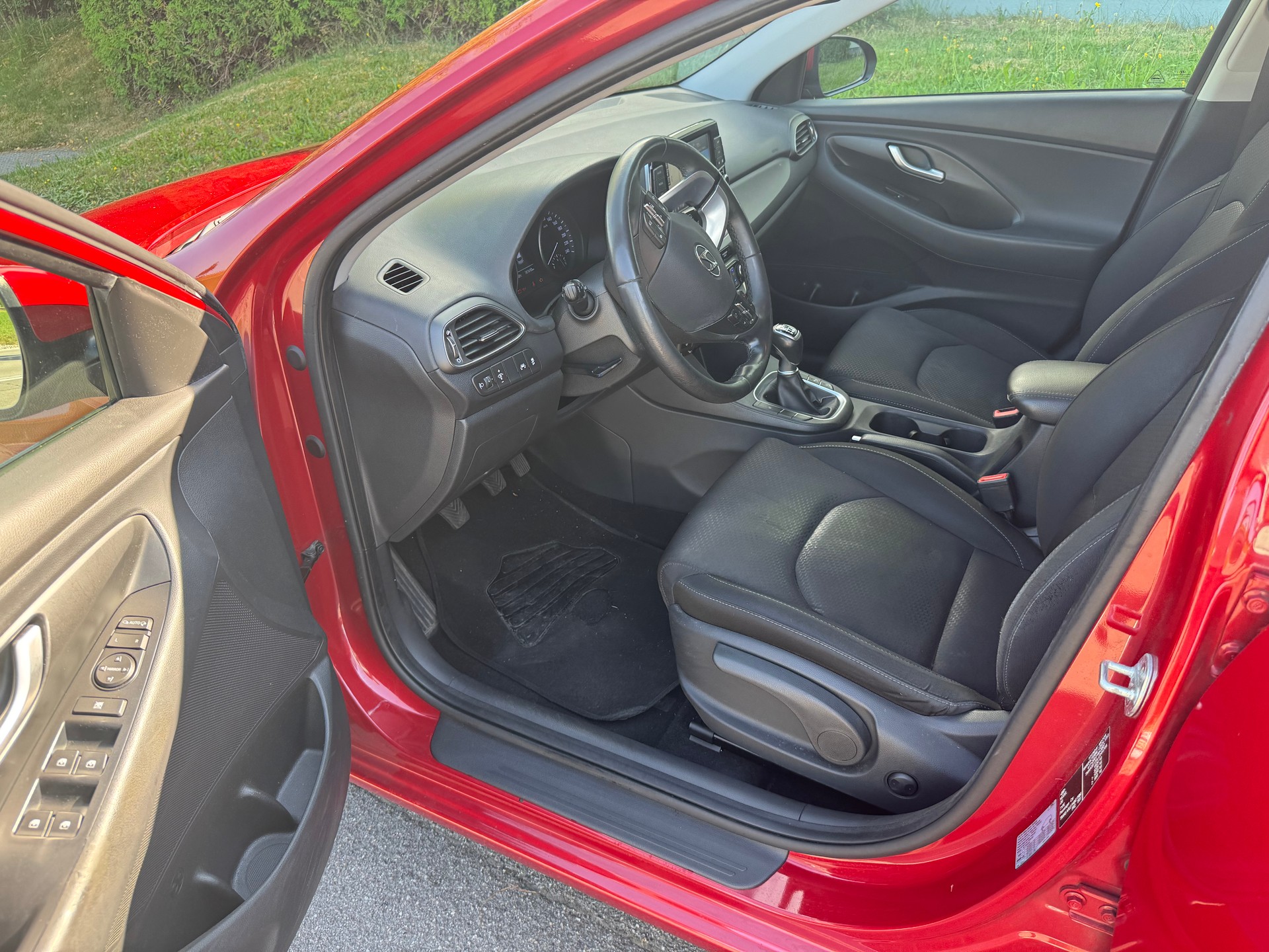 HYUNDAI i30 1.4 T-GDi Amplia-image-8