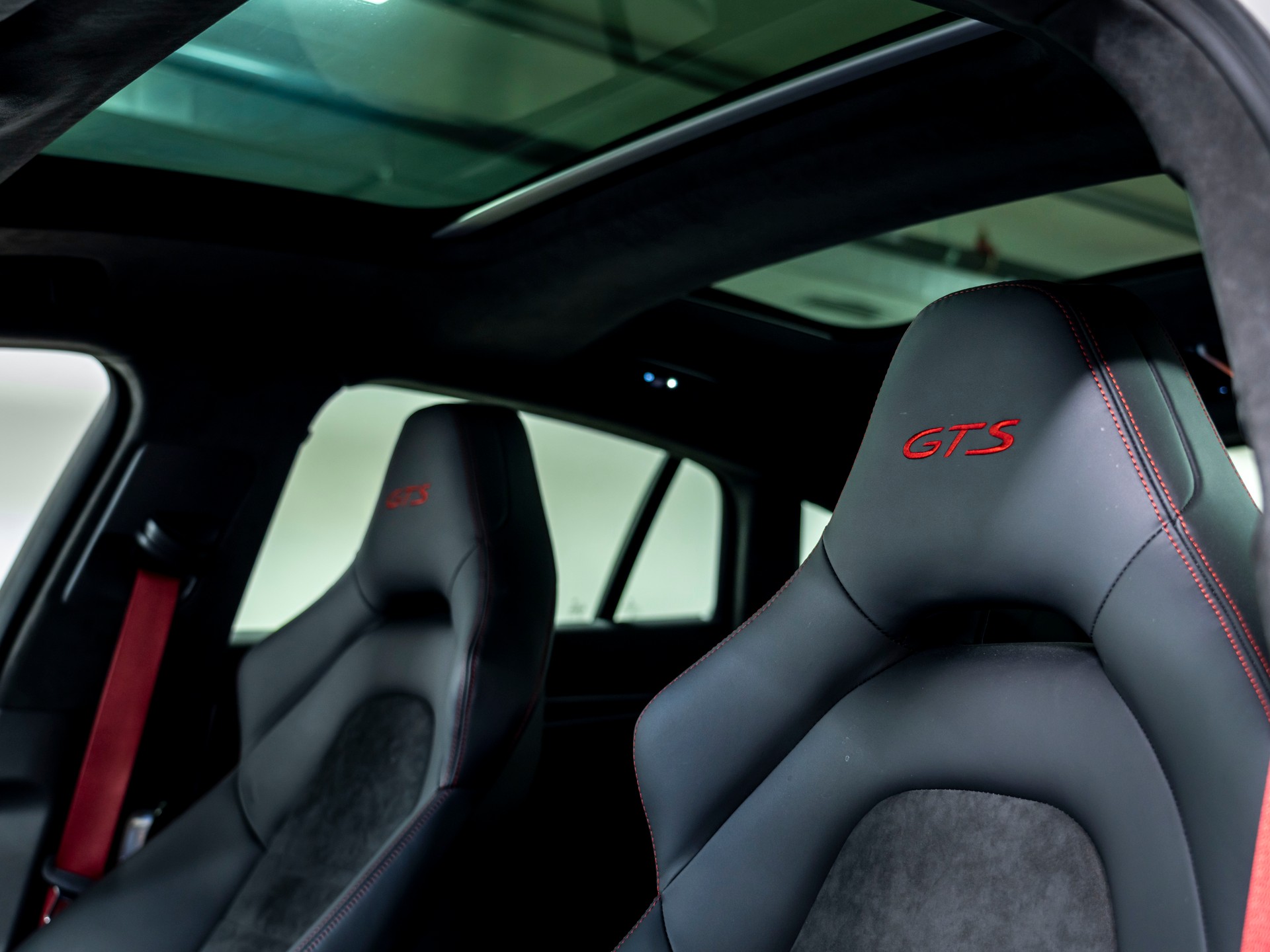 PORSCHE Panamera GTS PDK-image-18