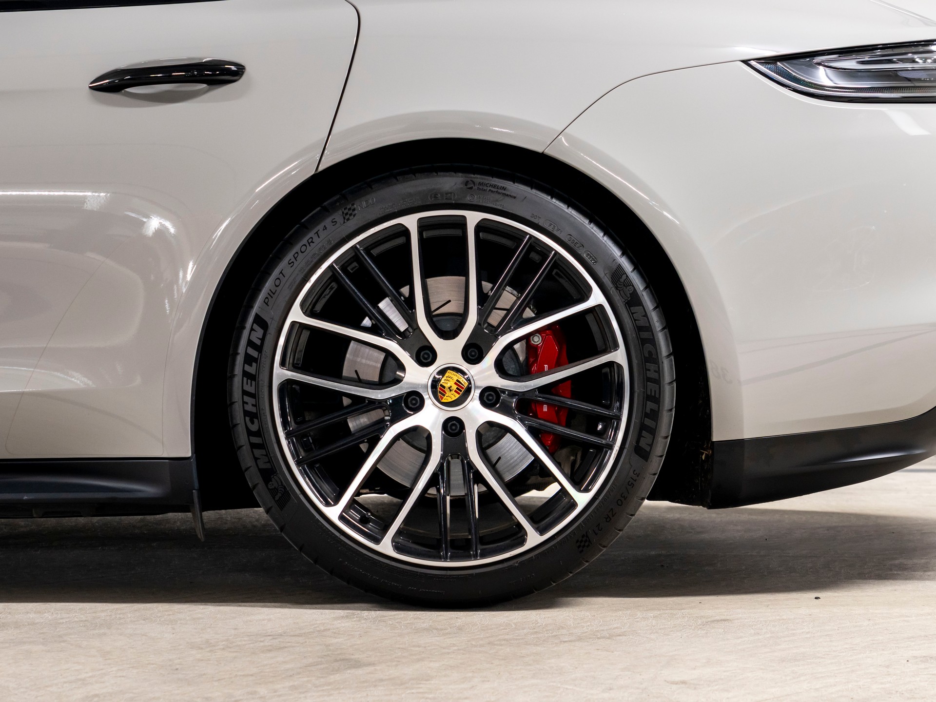 PORSCHE Panamera GTS PDK-image-10