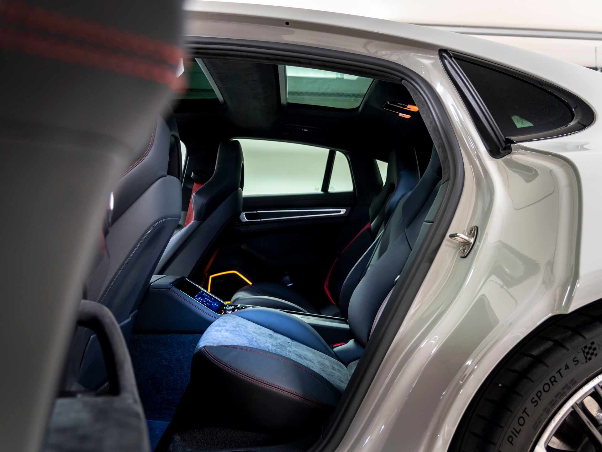 PORSCHE Panamera GTS PDK-image-21