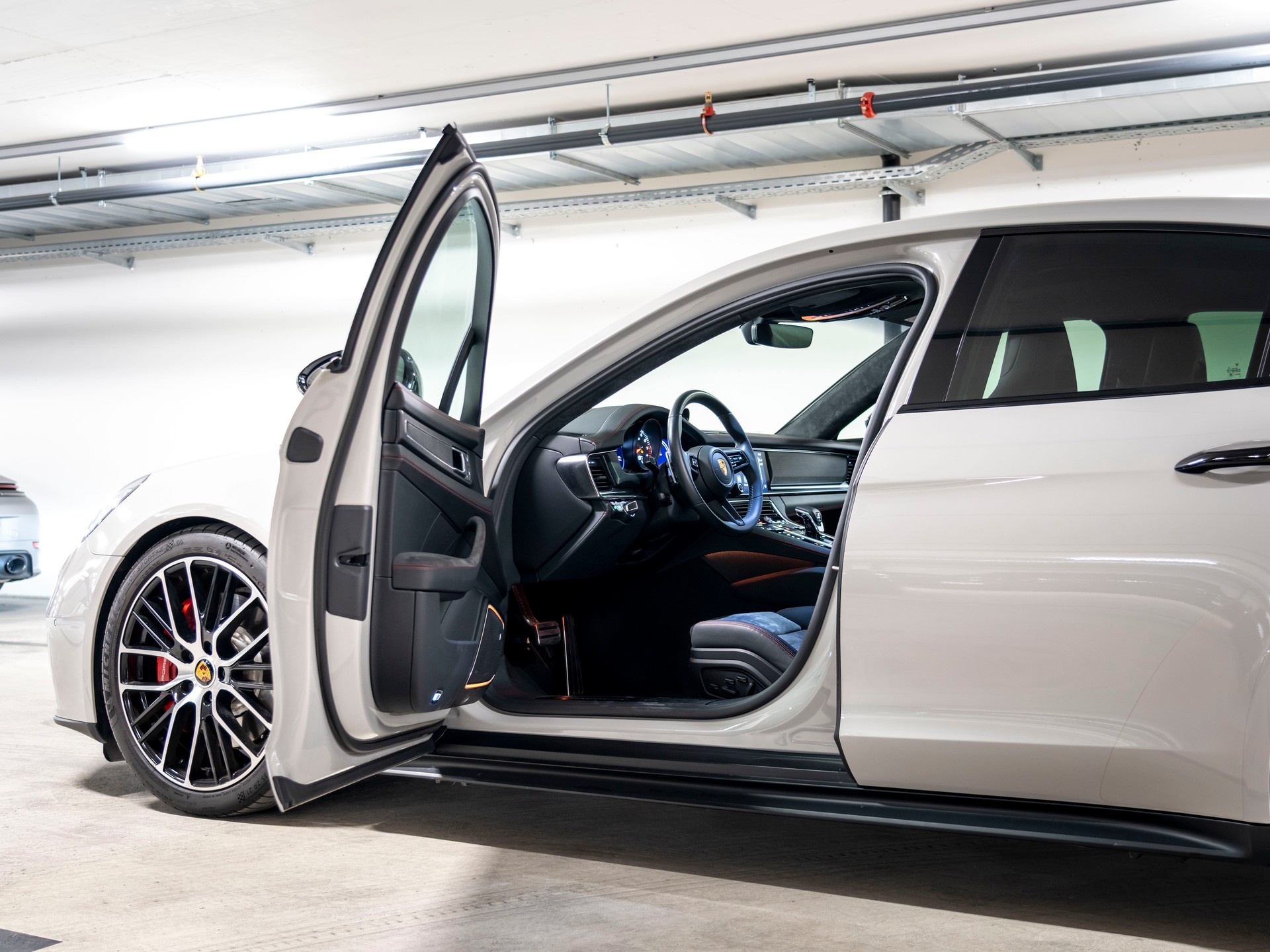 PORSCHE Panamera GTS PDK-image-11