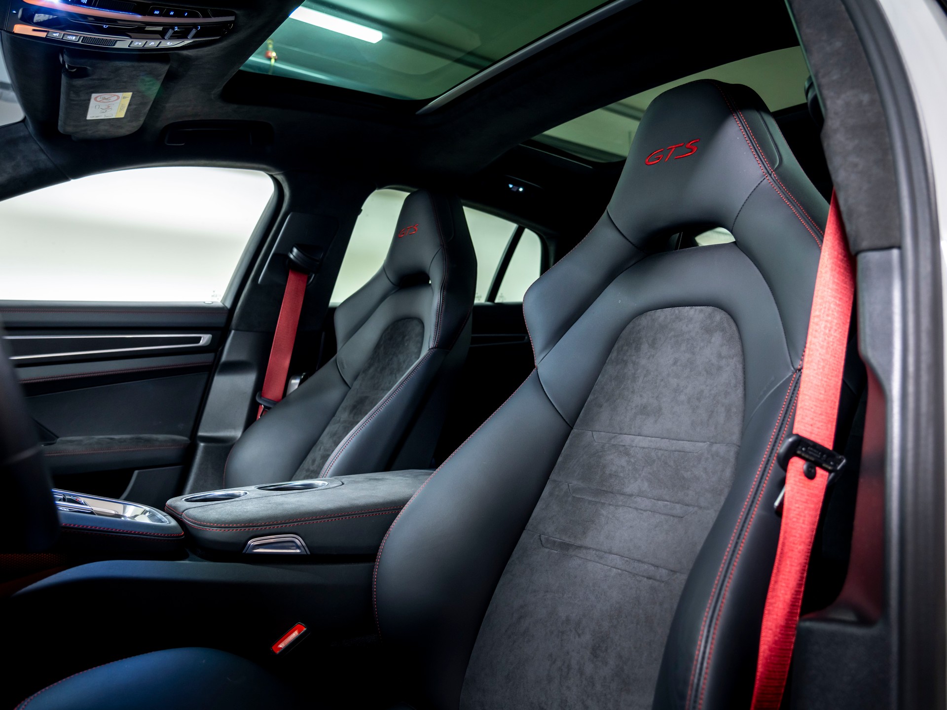 PORSCHE Panamera GTS PDK-image-14