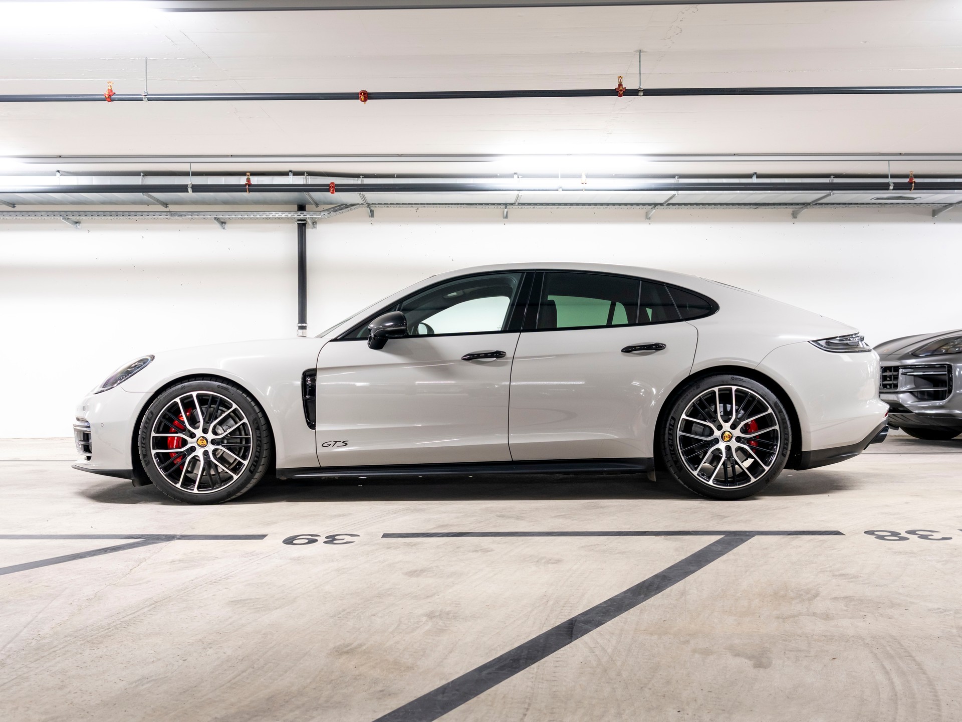 PORSCHE Panamera GTS PDK-image-1