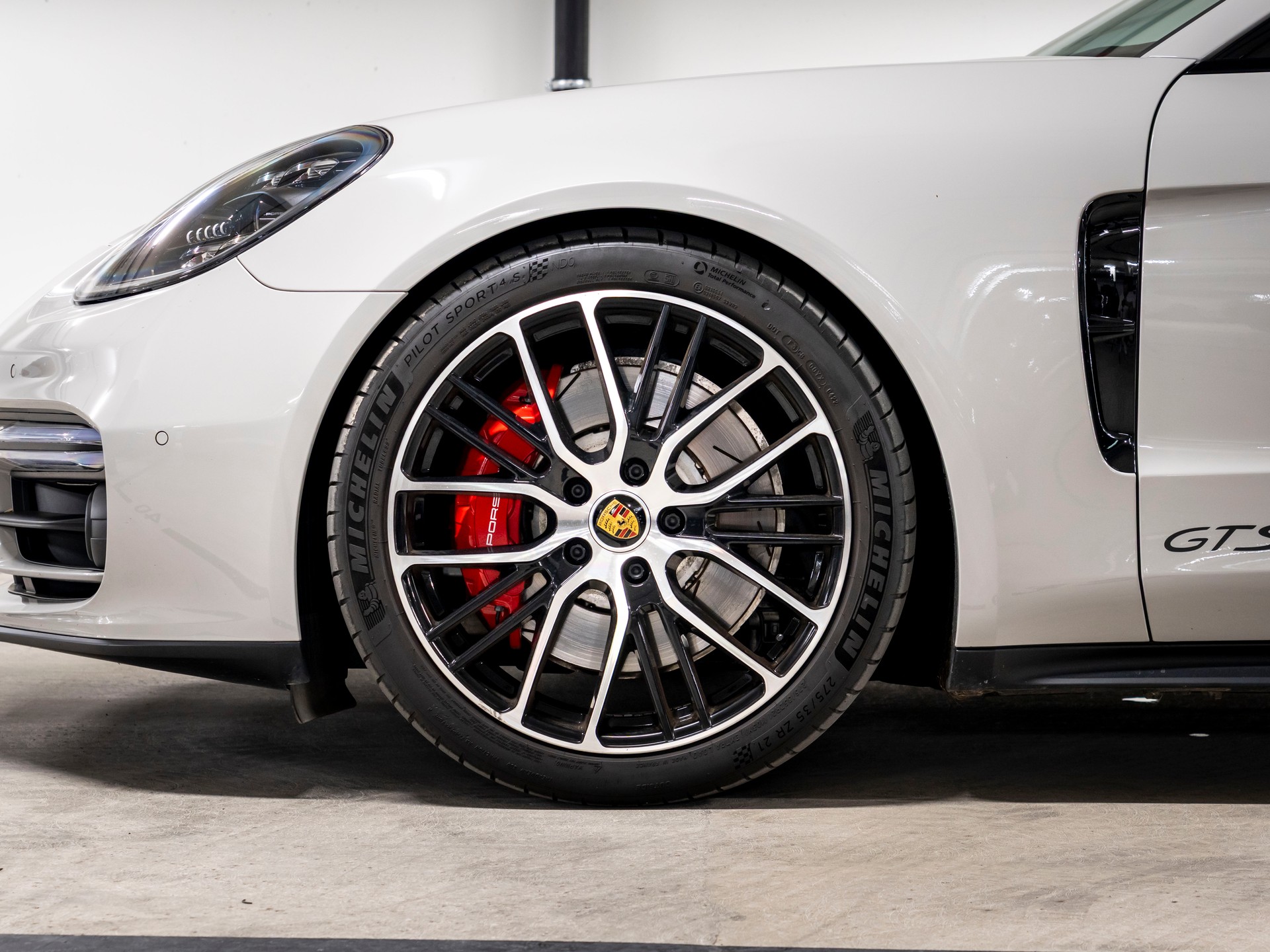 PORSCHE Panamera GTS PDK-image-9
