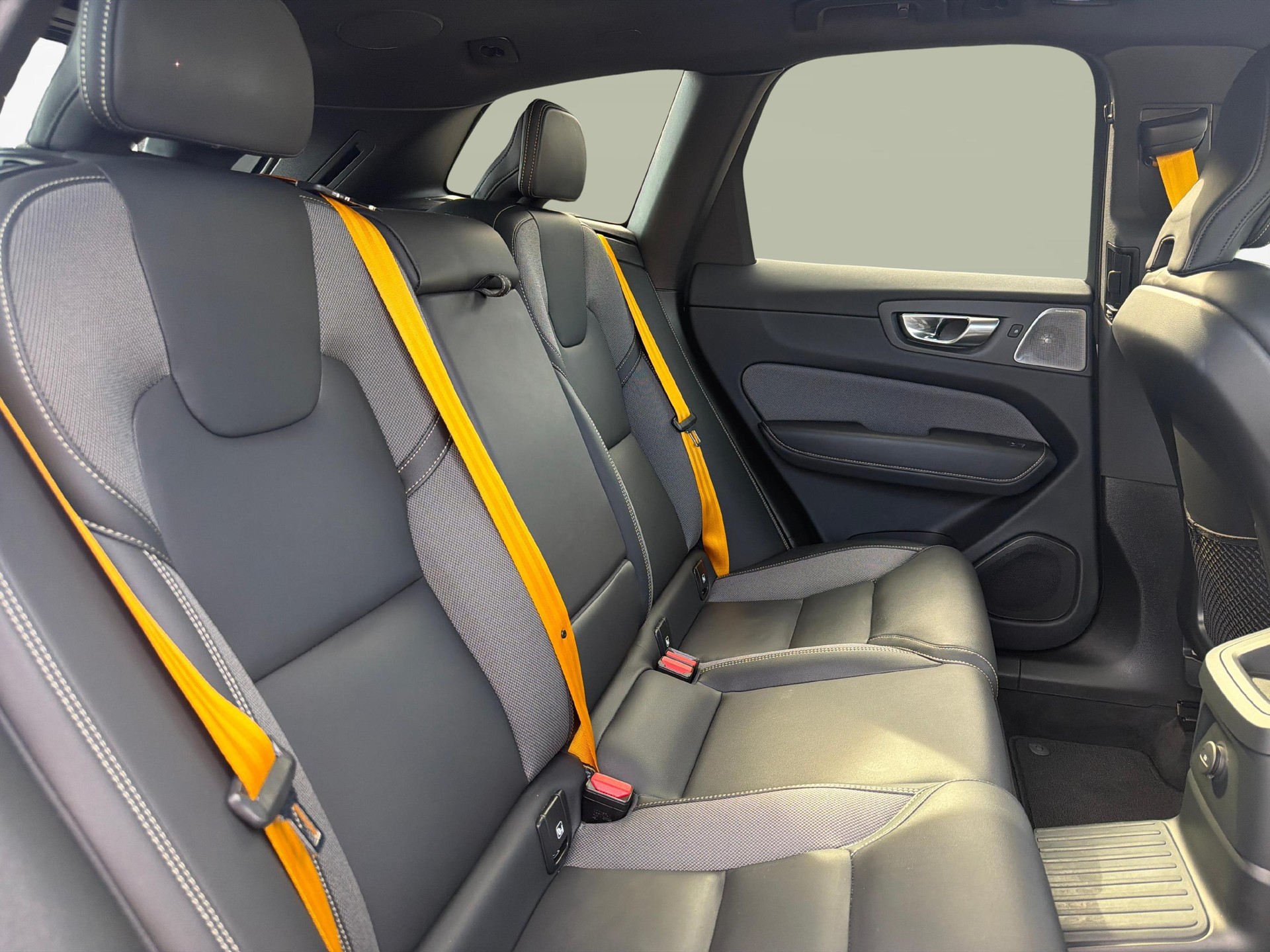 VOLVO XC60 2.0 T8 TE Polestar eAWD-image-16