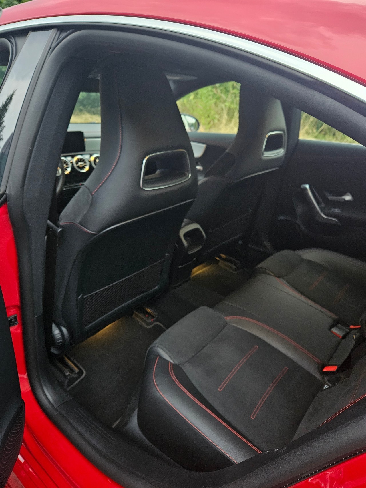 MERCEDES-BENZ CLA 250 AMG Line-image-11