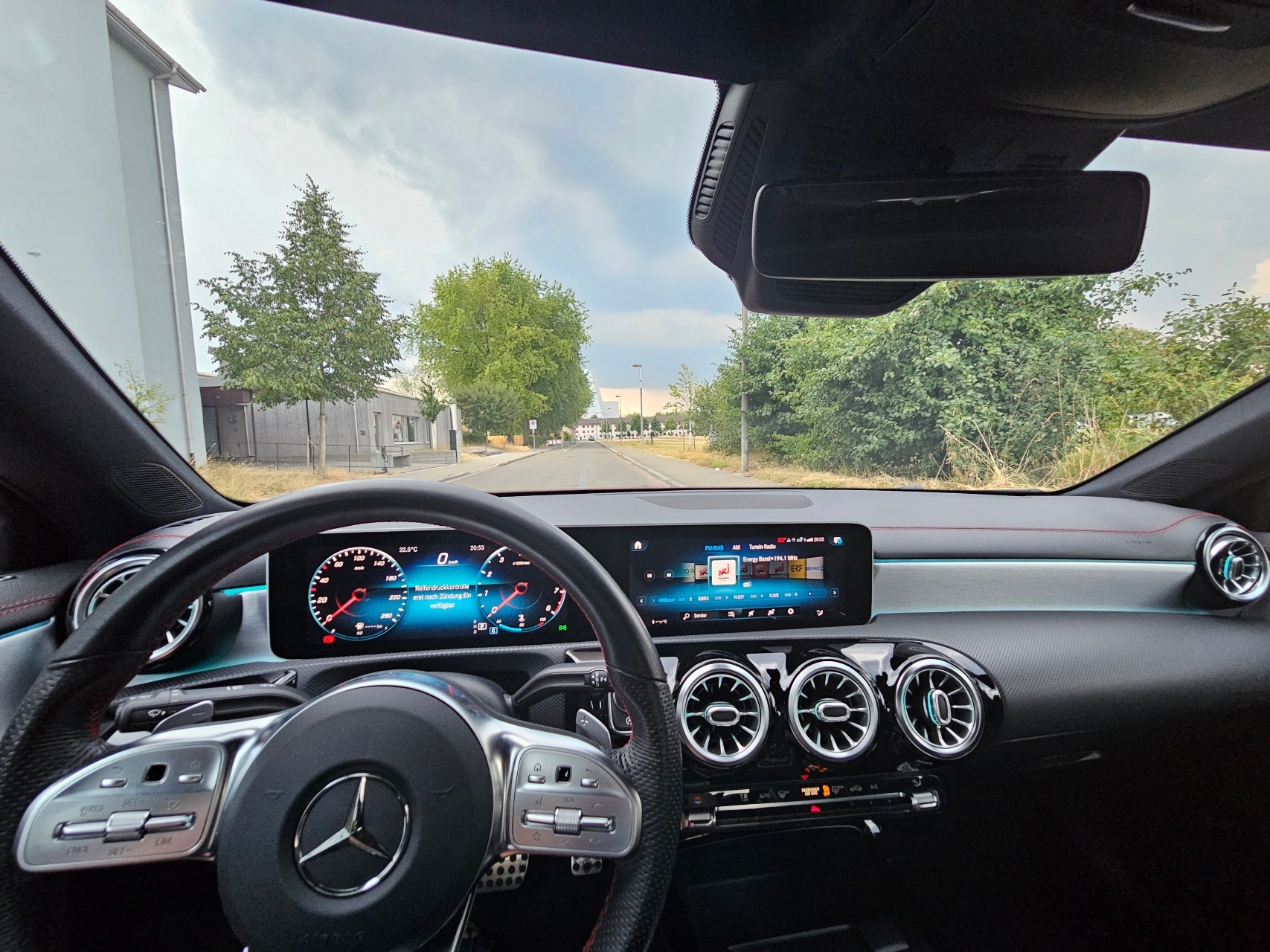 MERCEDES-BENZ CLA 250 AMG Line-image-12