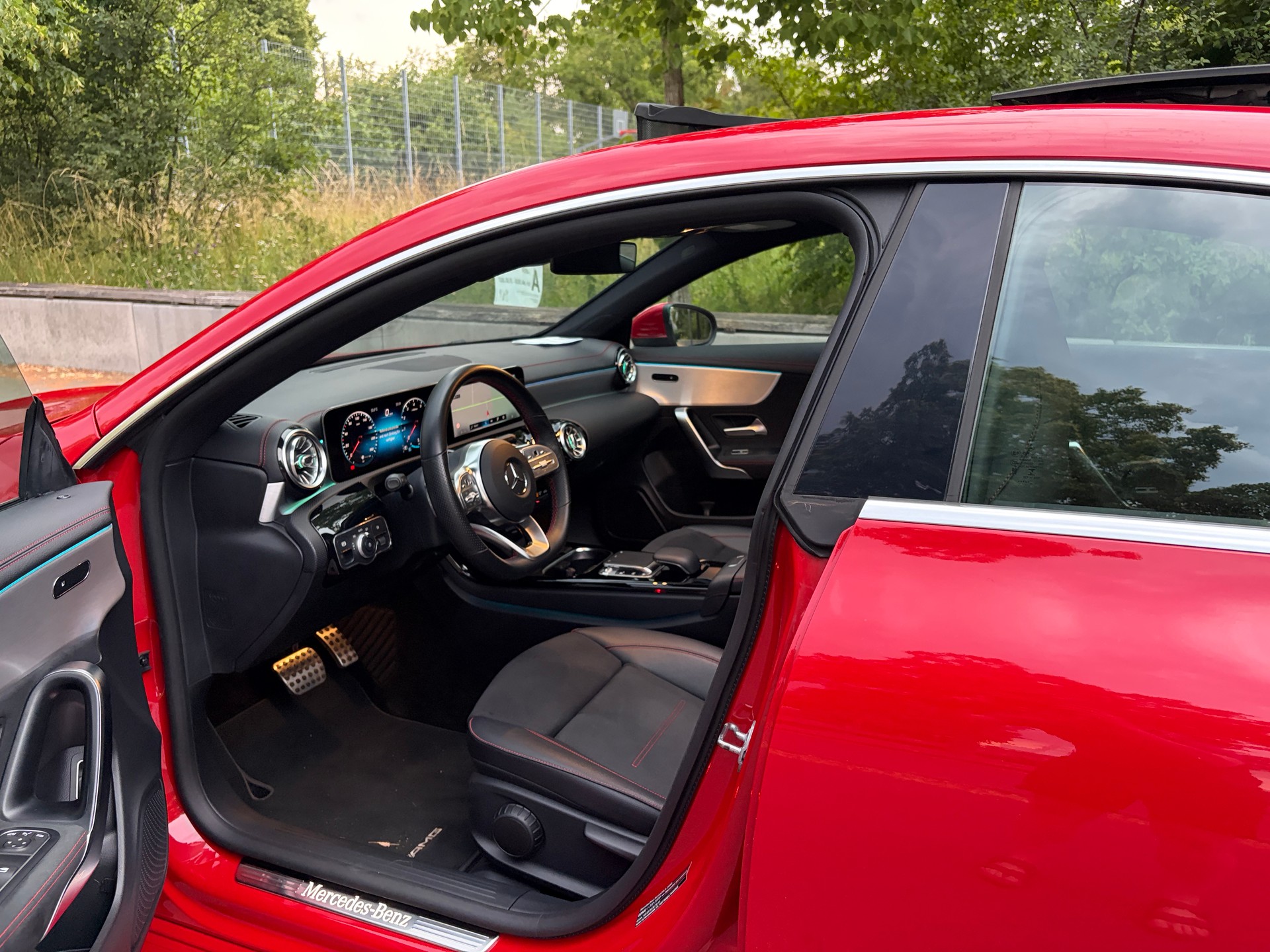 MERCEDES-BENZ CLA 250 AMG Line-image-5