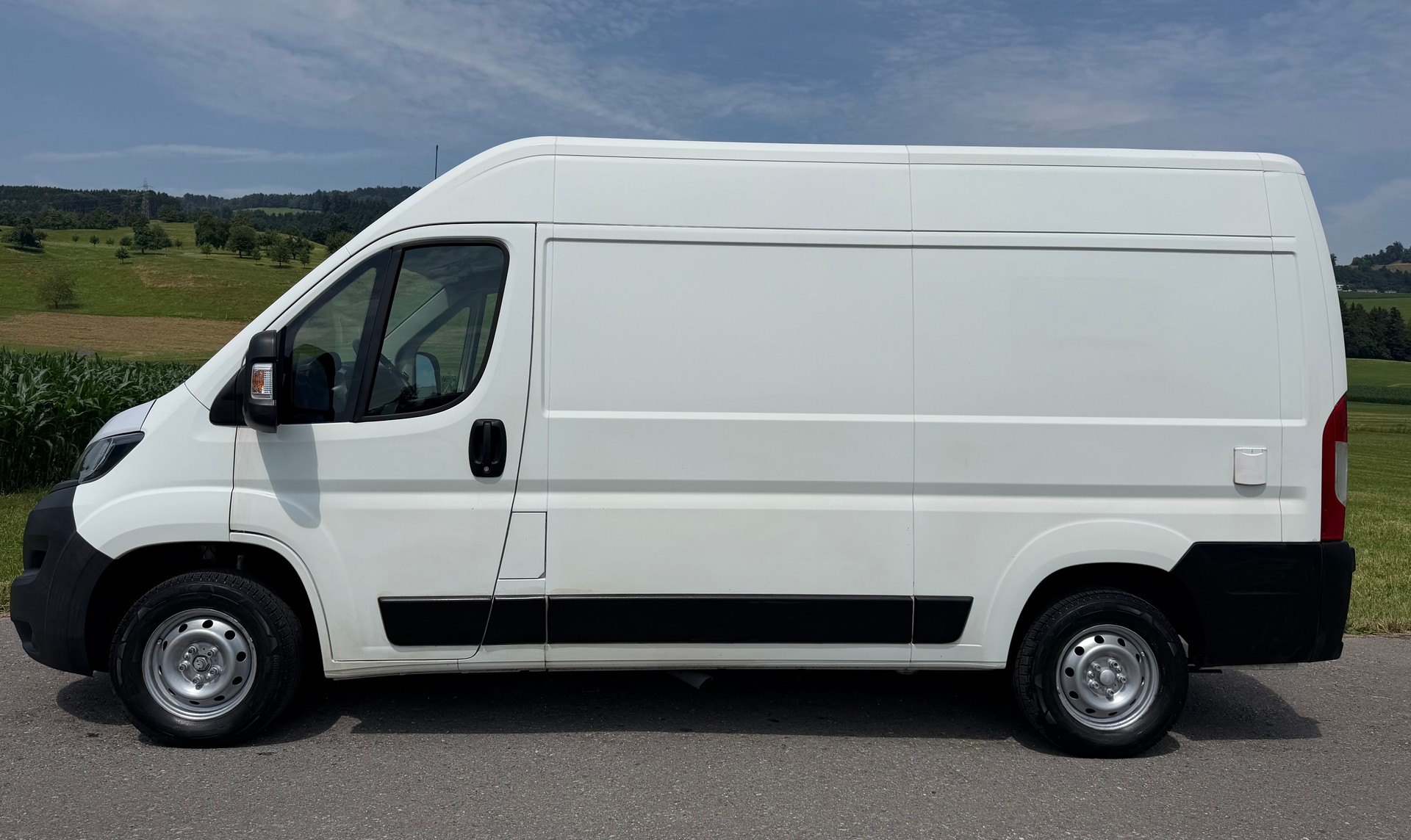 PEUGEOT Boxer 2.0 HDI 335 Allure L2H2-image-3