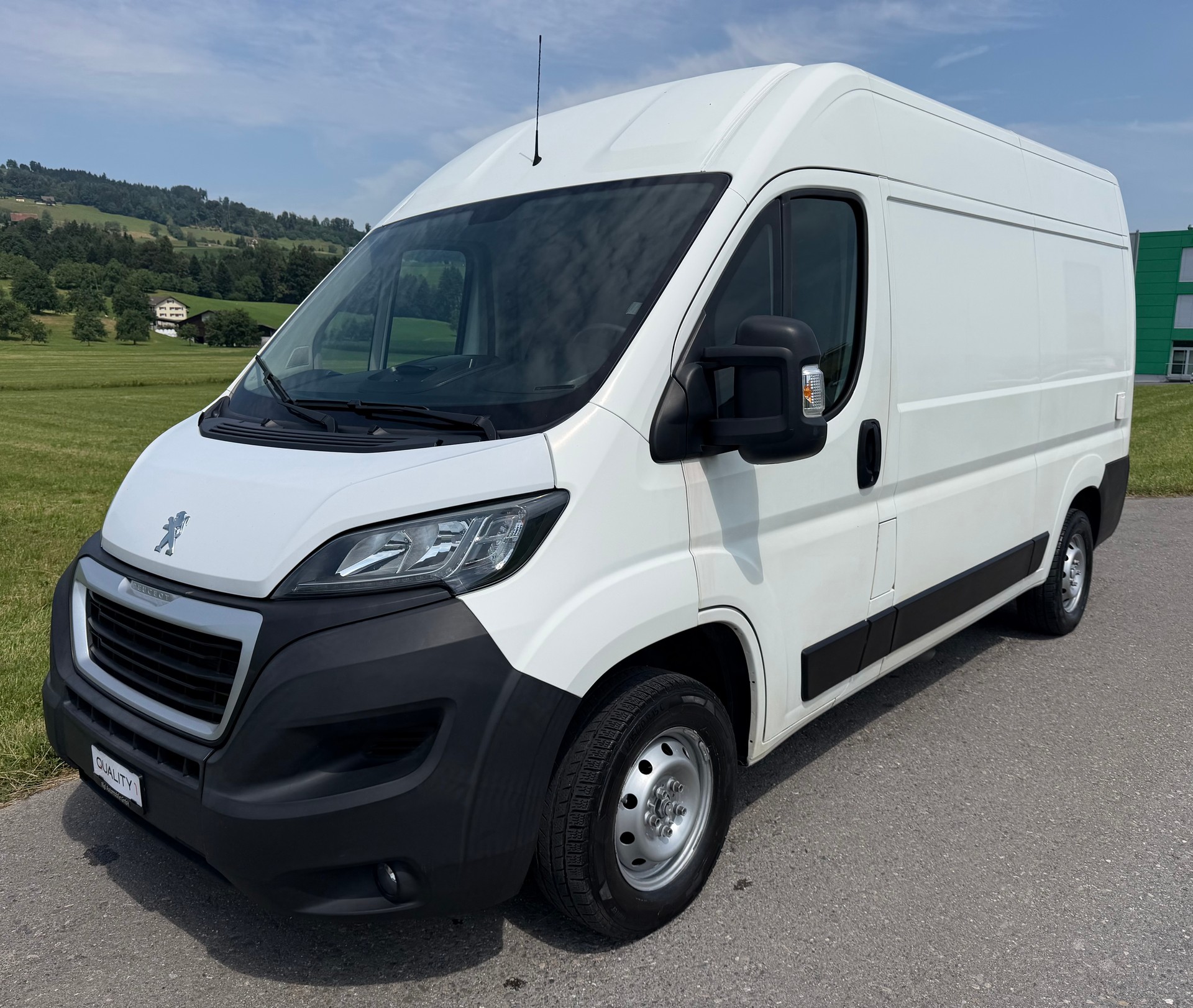 PEUGEOT Boxer 2.0 HDI 335 Allure L2H2-image-0