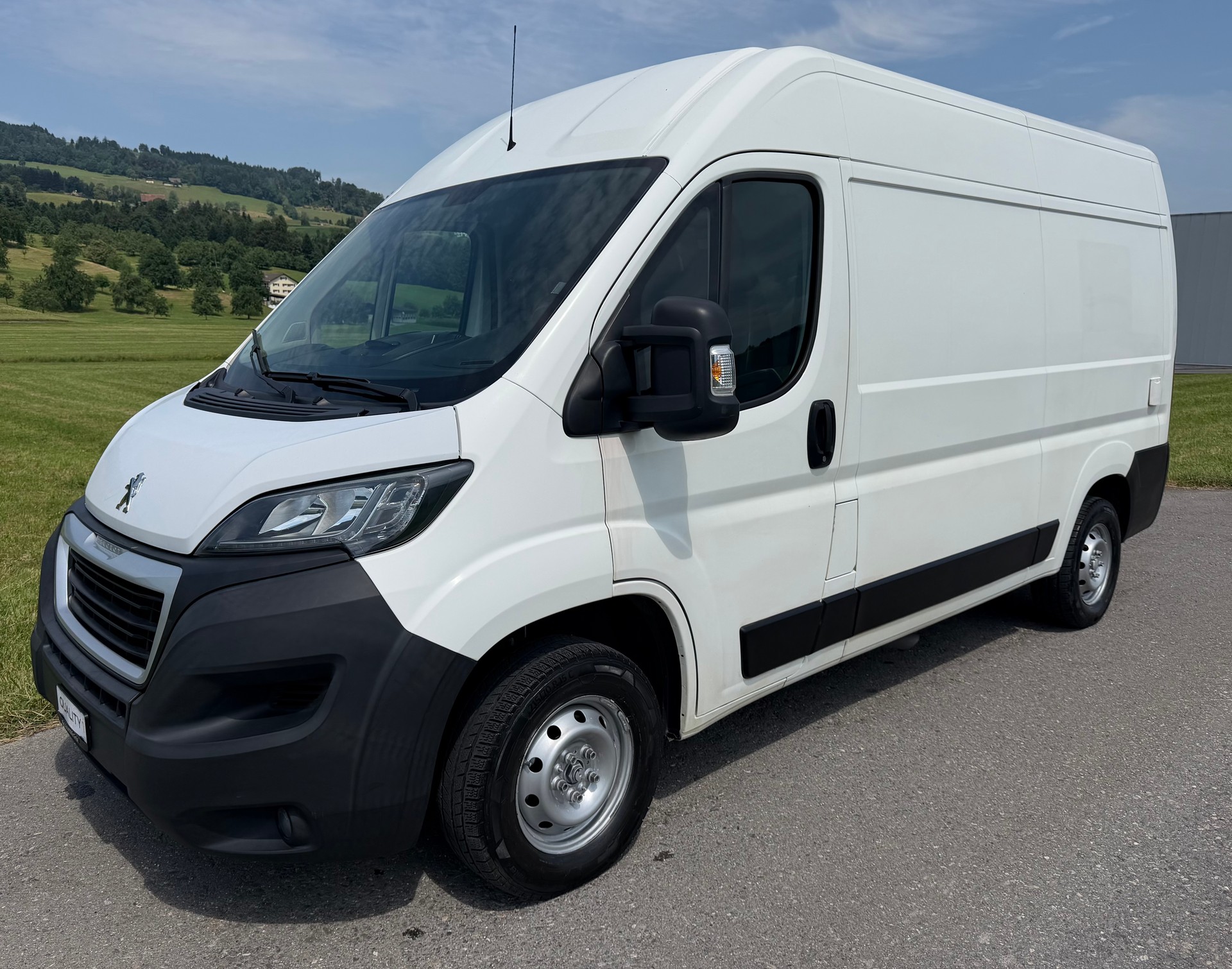PEUGEOT Boxer 2.0 HDI 335 Allure L2H2-image-1
