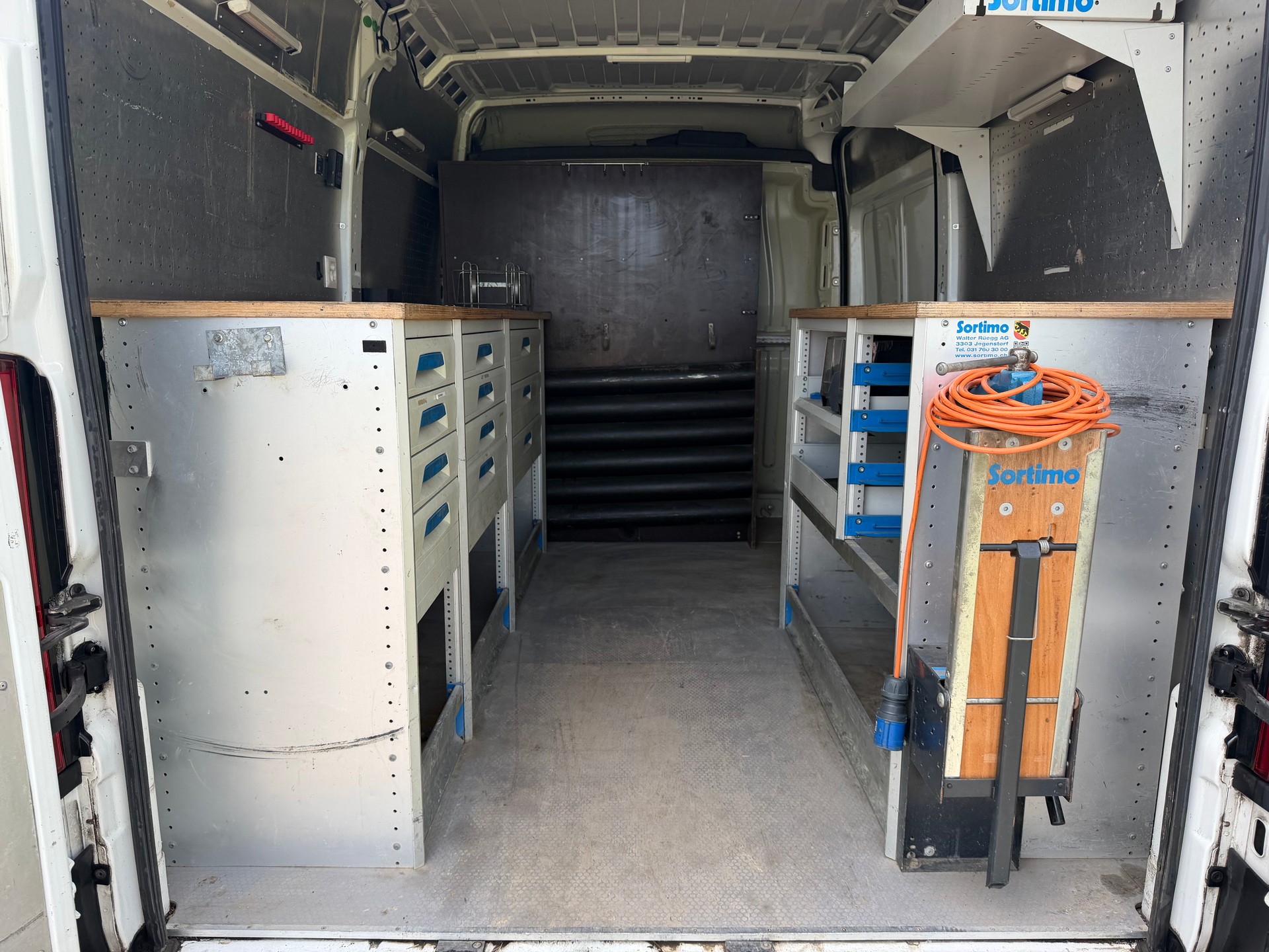 PEUGEOT Boxer 2.0 HDI 335 Allure L2H2-image-13