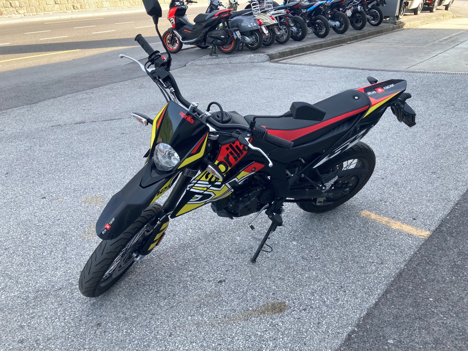 APRILIA SX 125-showroom-element-1