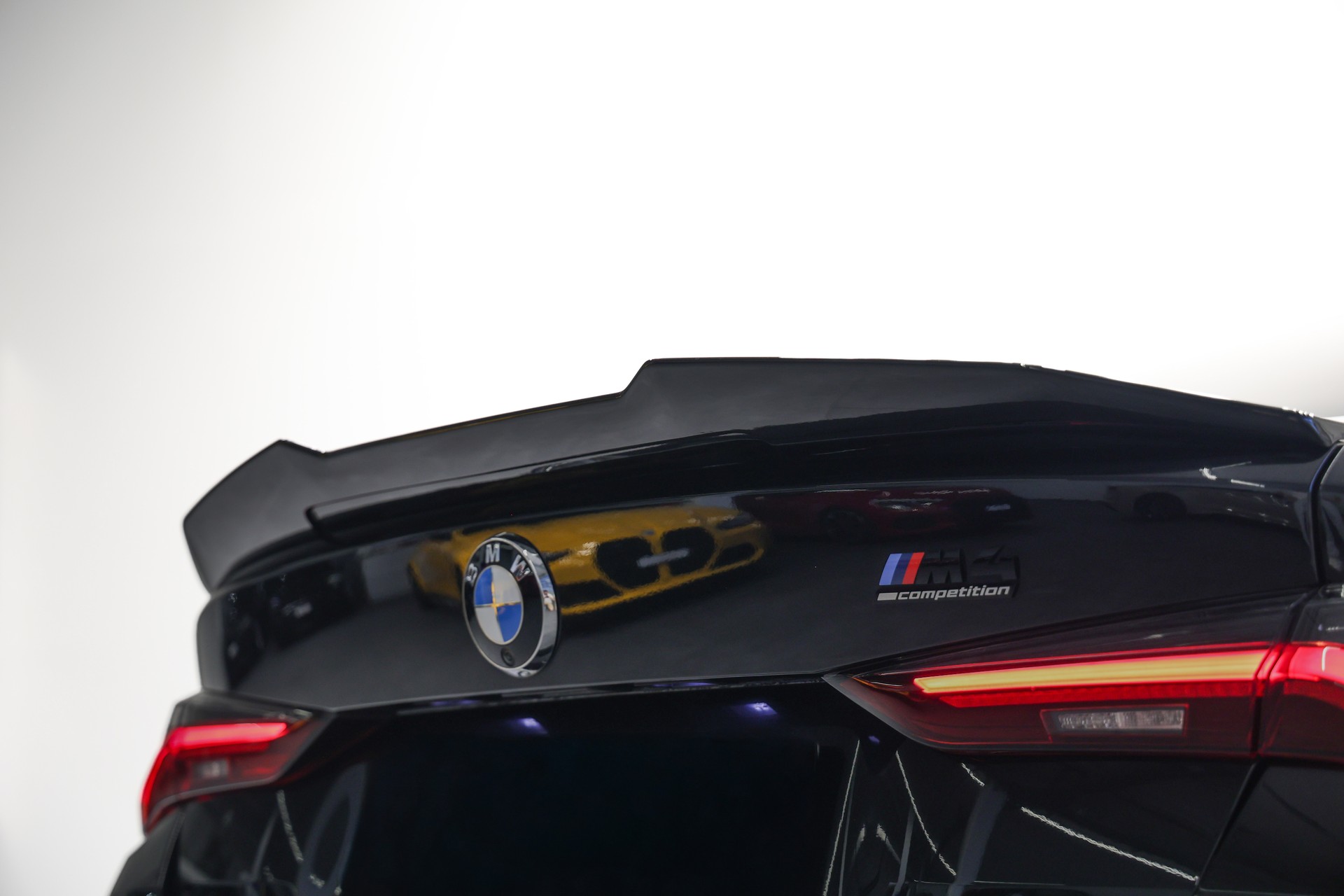 BMW M4 Coupé Competition M xDrive *CH-Fahrzeug*Tief*Breit*Wheelforce*-image-17