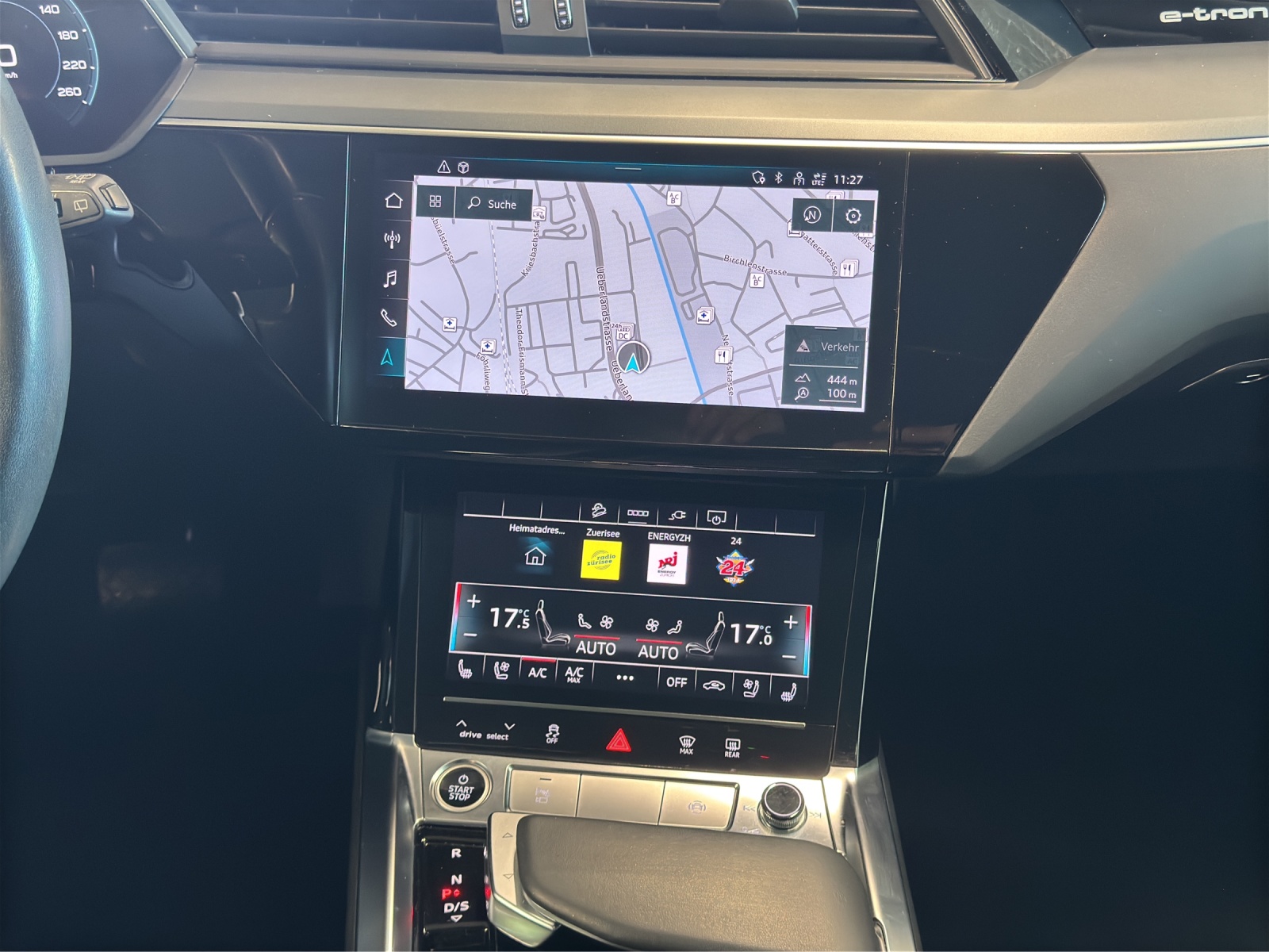 AUDI Q8 55 e-tron S line quattro-image-10