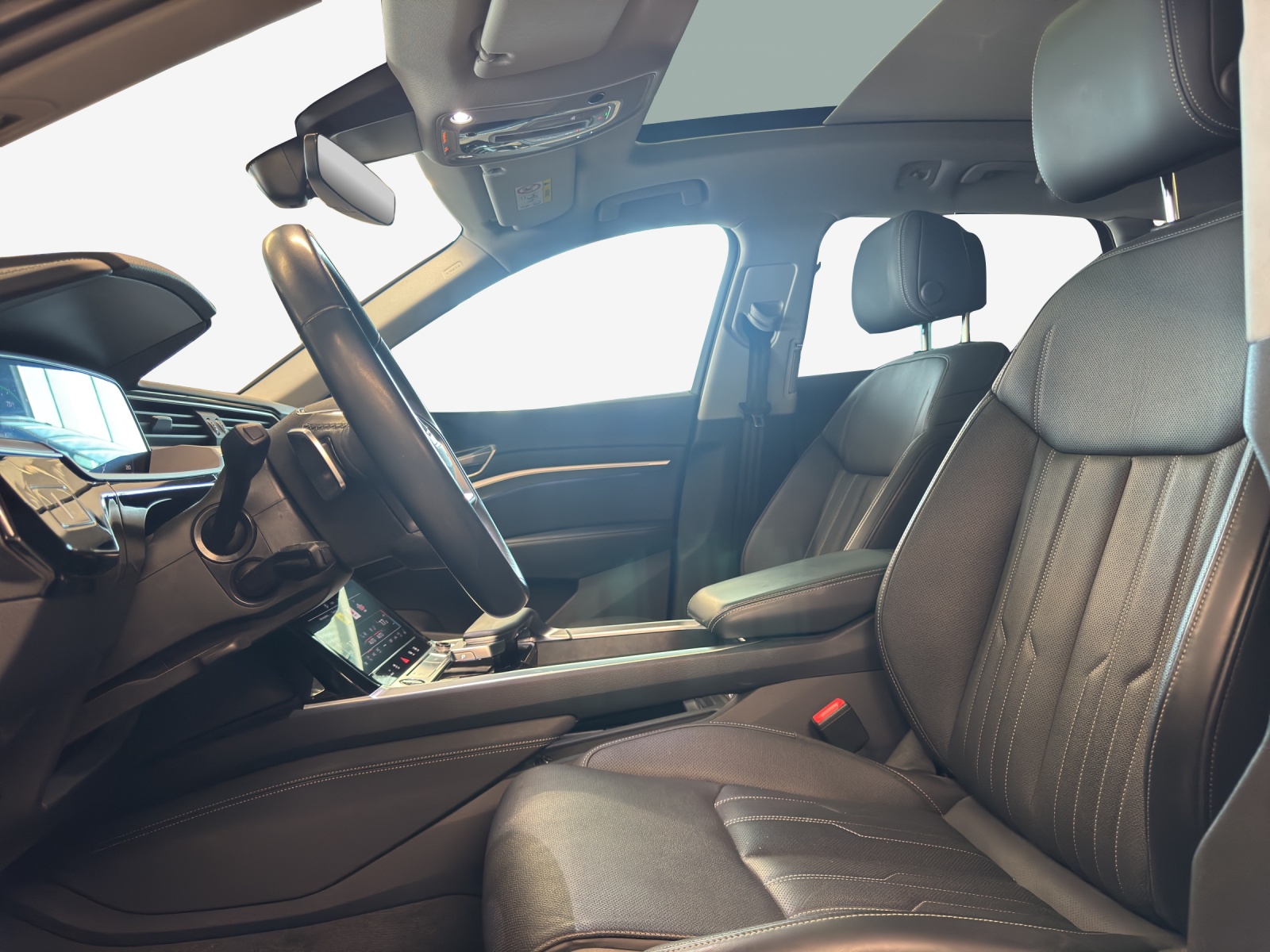 AUDI Q8 55 e-tron S line quattro-image-7