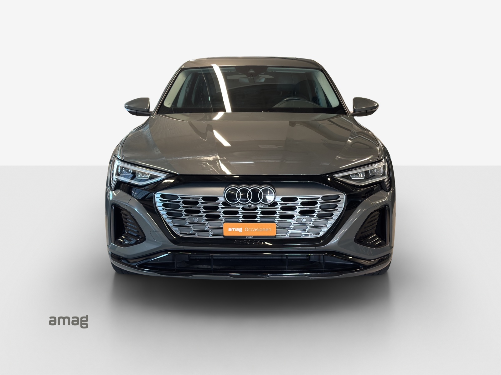 AUDI Q8 55 e-tron S line quattro-image-6