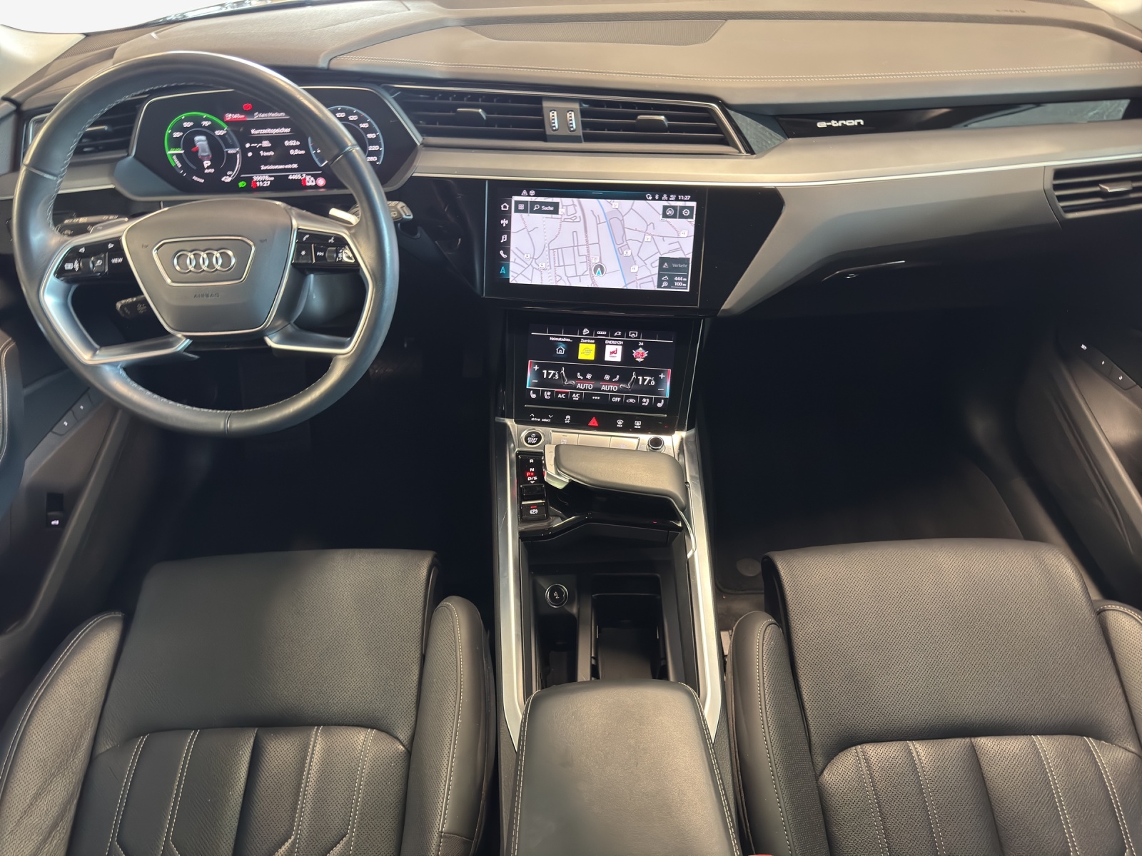 AUDI Q8 55 e-tron S line quattro-image-8