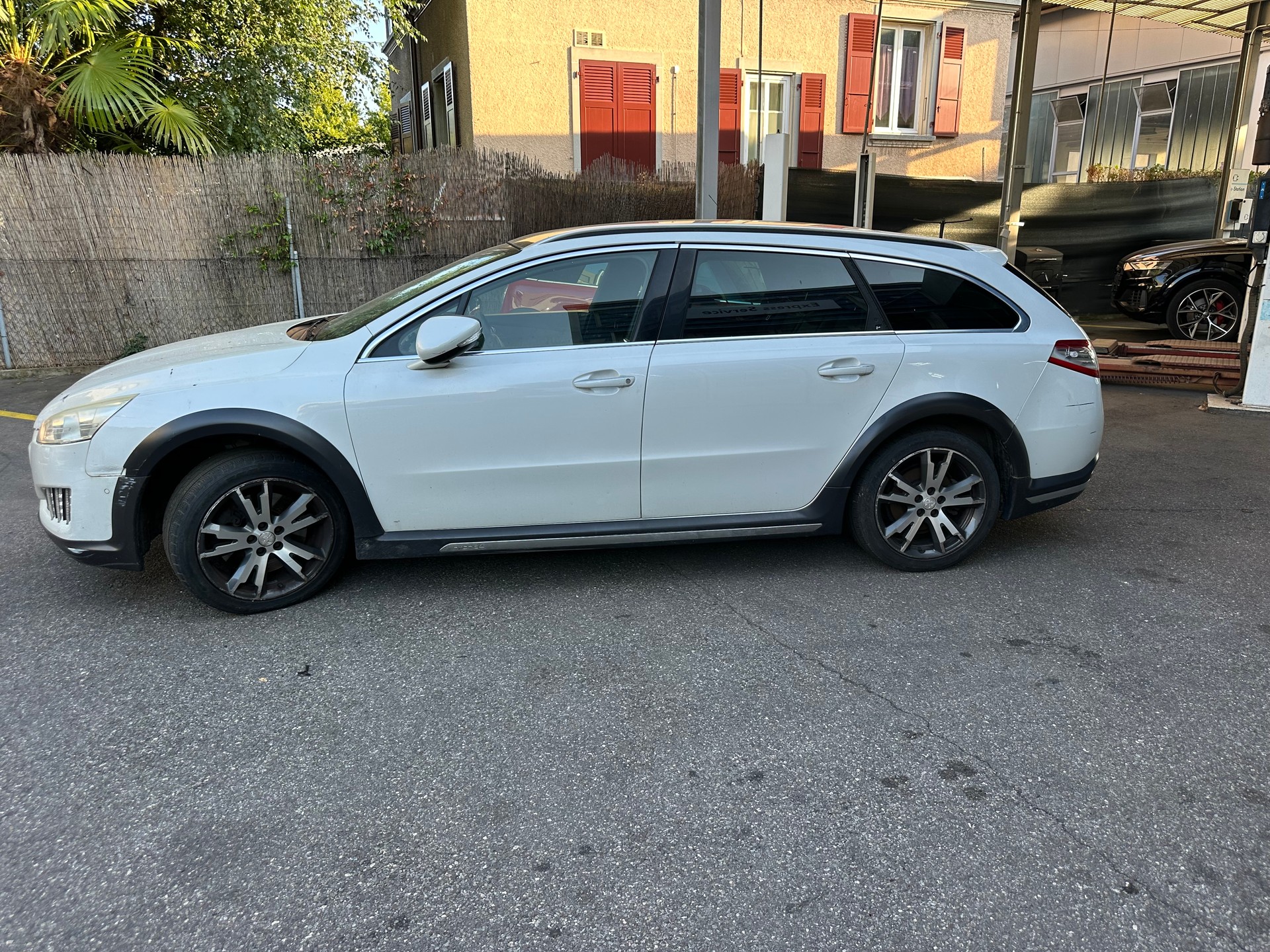PEUGEOT 508 RXH 2.0 HDI Hybrid4 EGS6-image-11