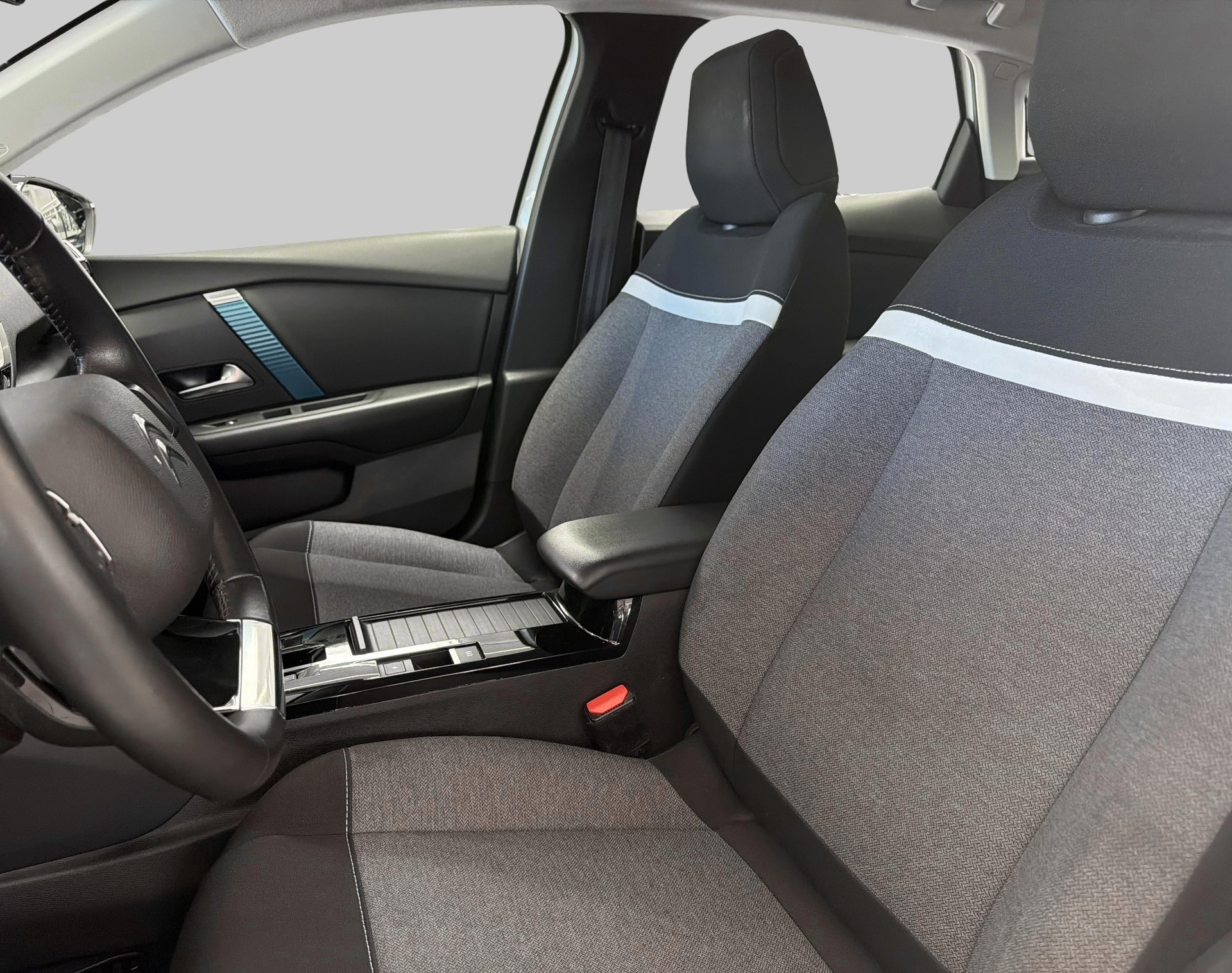 CITROEN C4 Electric Swiss Ed.-image-12
