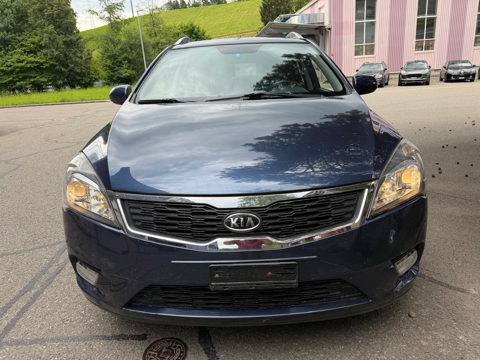 KIA Cee'd Sporty Wagon 1.6 16V Trend Automatic-image-0