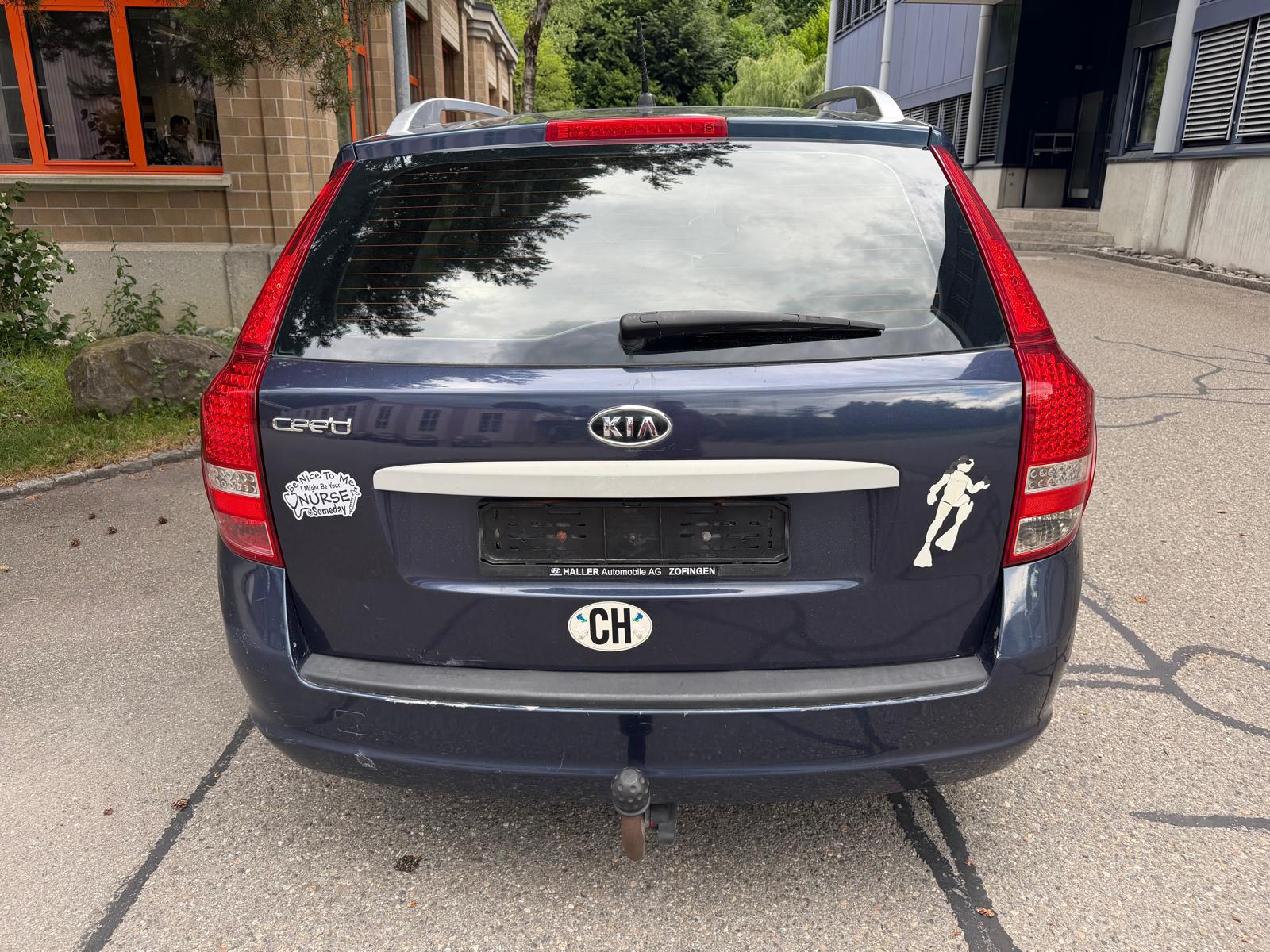 KIA Cee'd Sporty Wagon 1.6 16V Trend Automatic-image-4