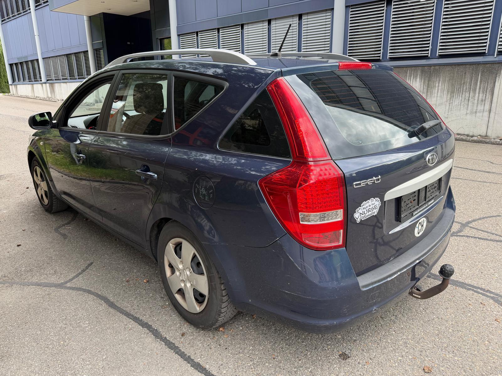 KIA Cee'd Sporty Wagon 1.6 16V Trend Automatic-image-5