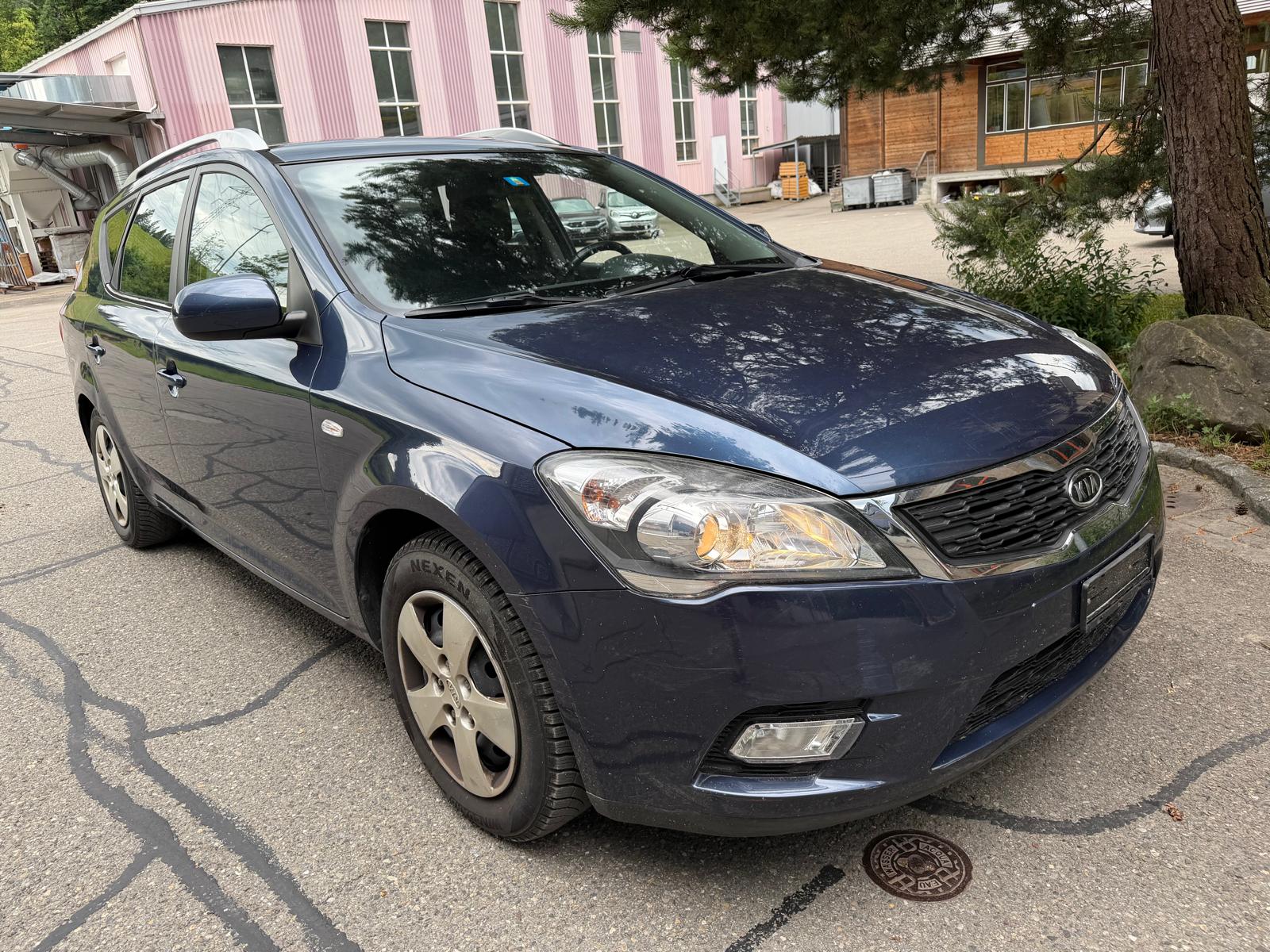 KIA Cee'd Sporty Wagon 1.6 16V Trend Automatic-image-1