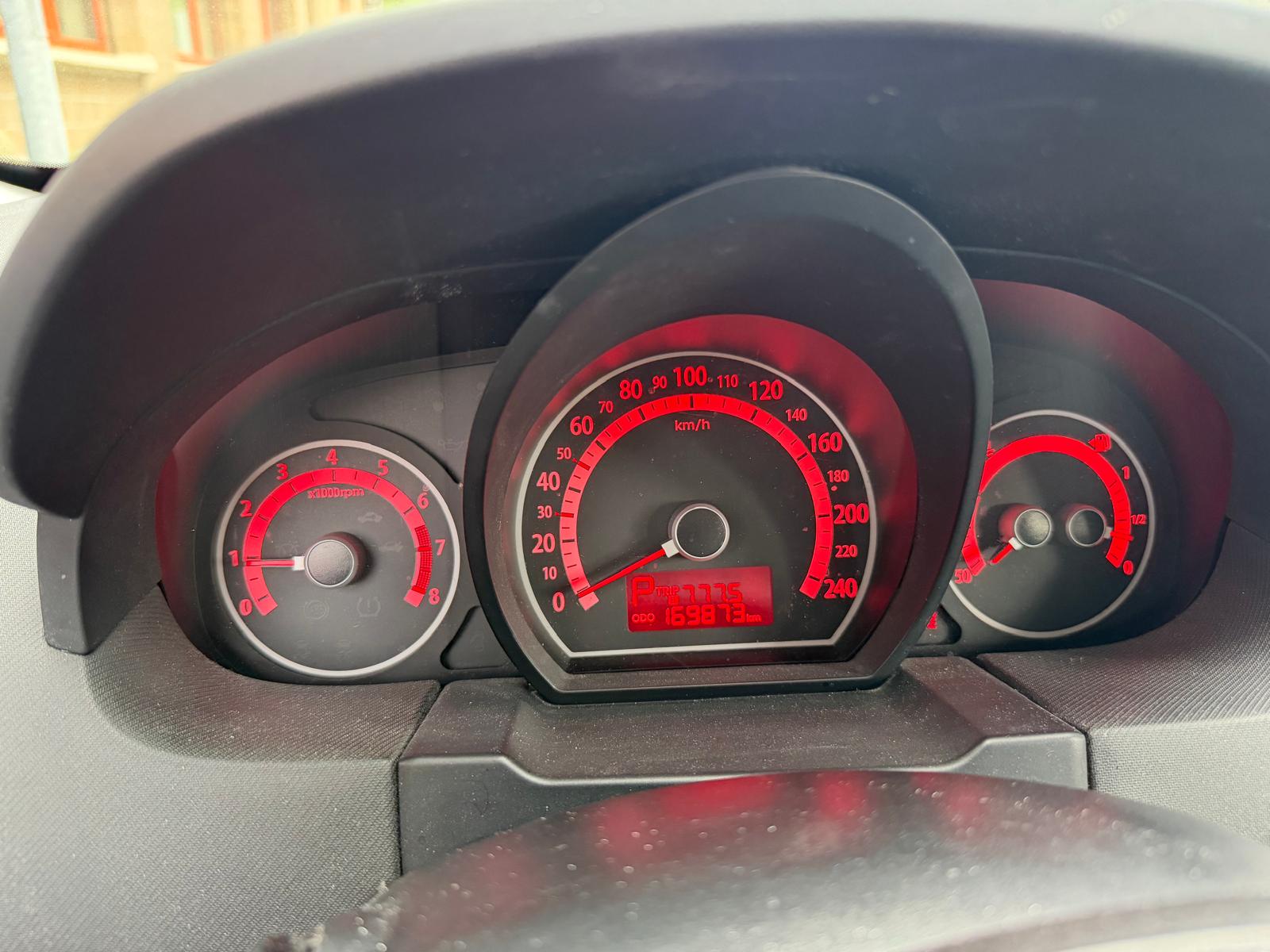 KIA Cee'd Sporty Wagon 1.6 16V Trend Automatic-image-8