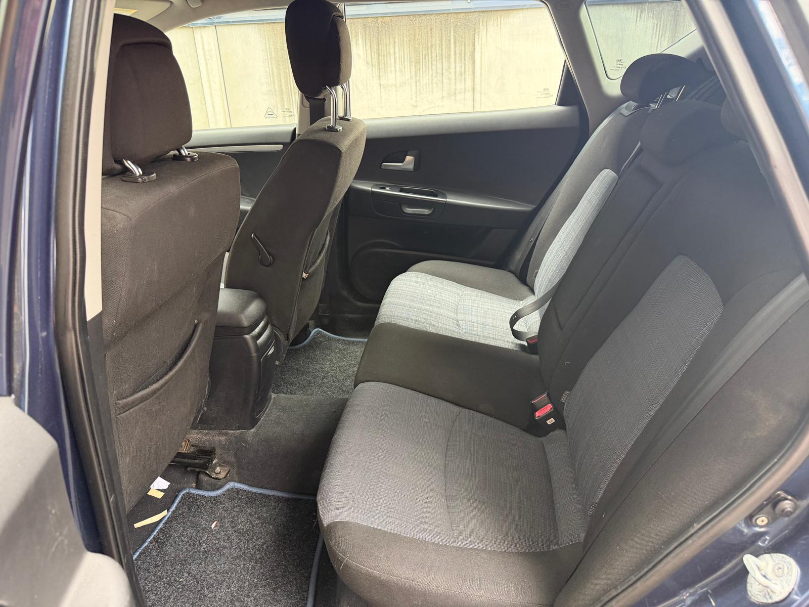 KIA Cee'd Sporty Wagon 1.6 16V Trend Automatic-image-7