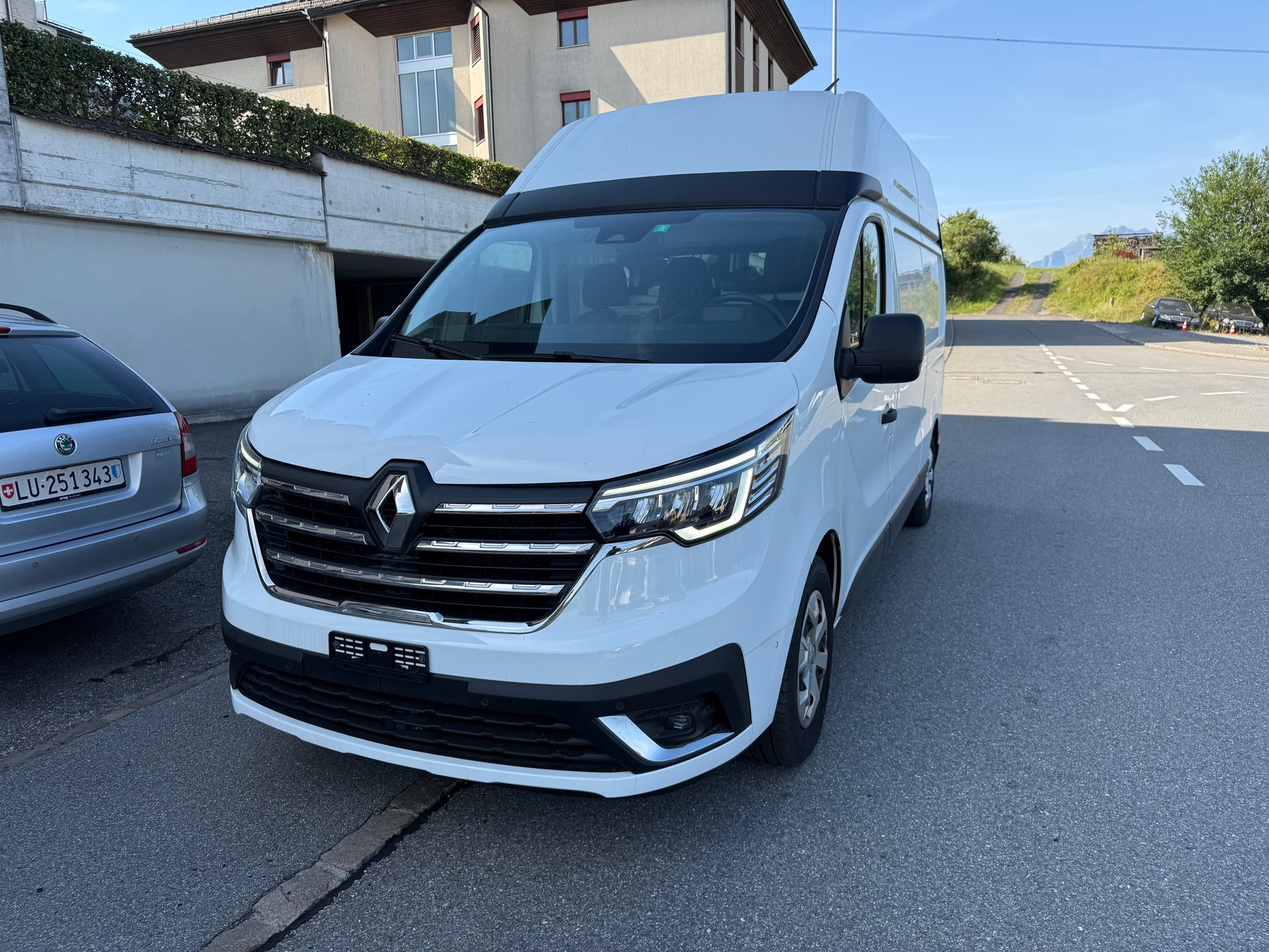 RENAULT Trafic 2.0 Blue dCi 150 Business L2H2 EN-image-1