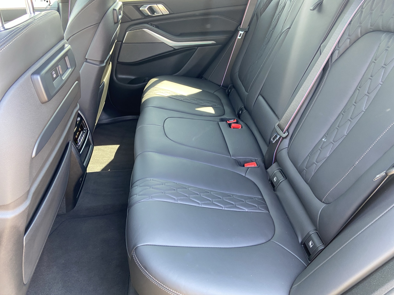 BMW X5 xDrive M50i Steptronic-image-9