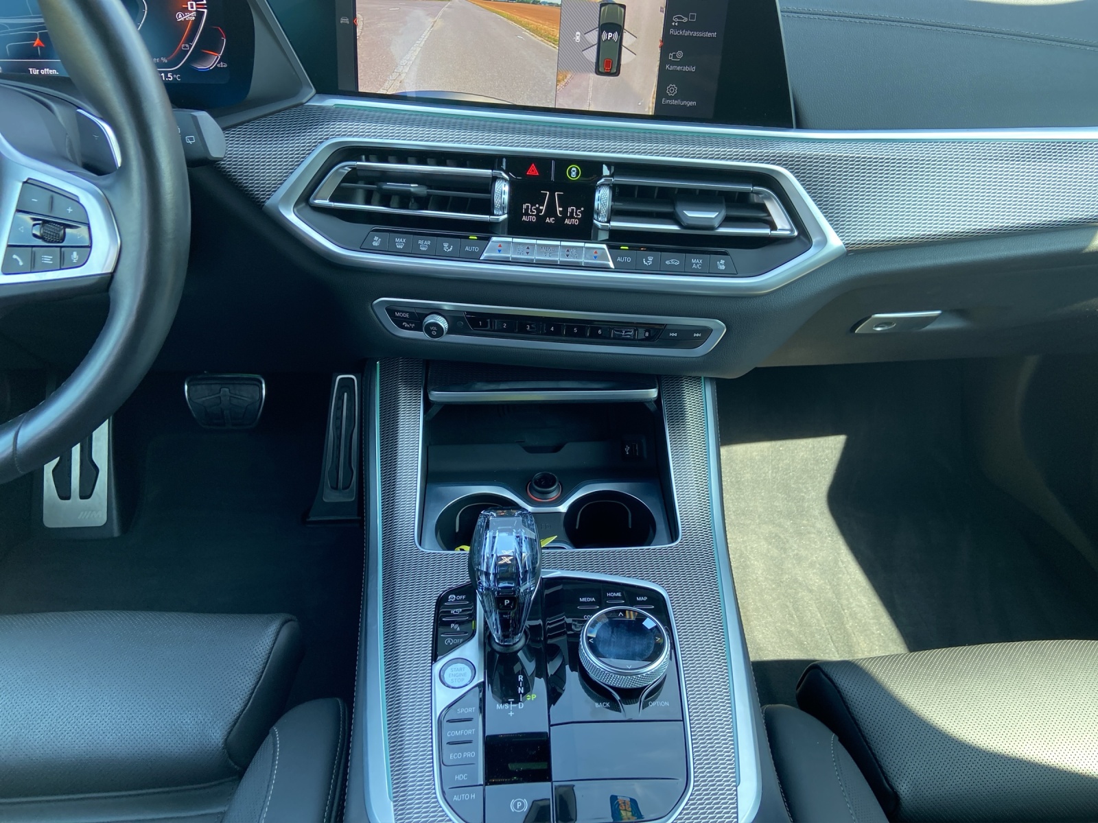 BMW X5 xDrive M50i Steptronic-image-12